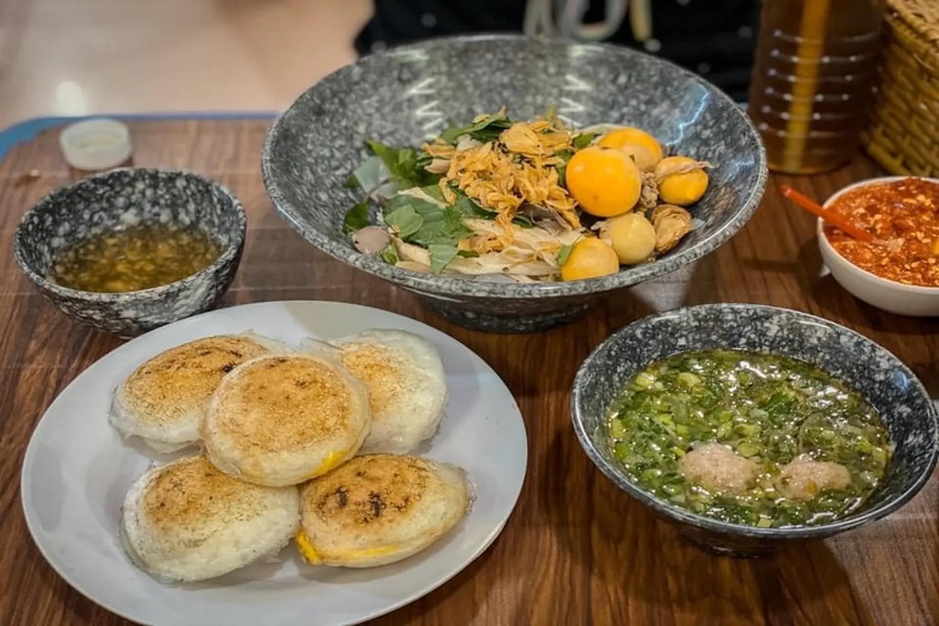 Top 19 quán bánh căn ngon nức tiếng ở Sài Gòn – Địa chỉ ăn uống hấp dẫn không thể bỏ qua