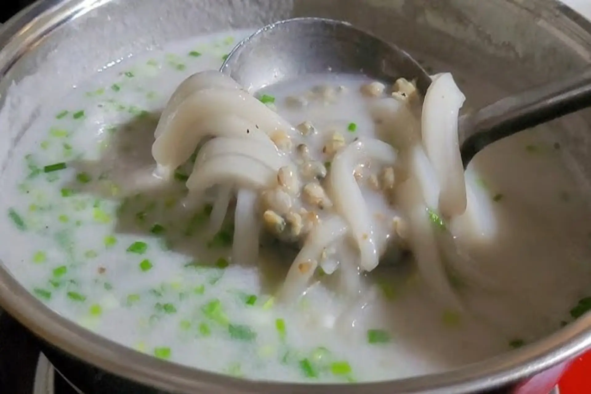 Cách làm bánh canh hến nước cốt dừa chuẩn vị Bến Tre thơm ngon, lạ miệng