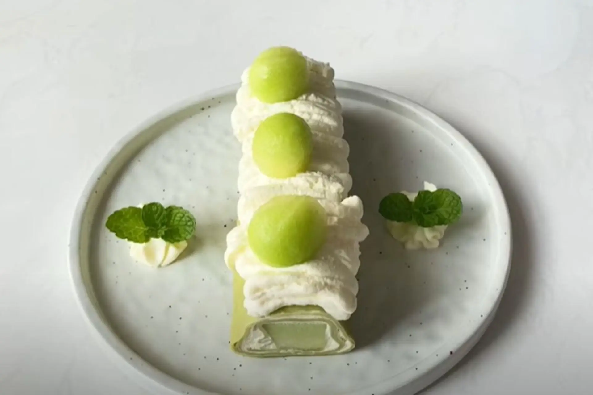 Bật mí cách làm bánh crepe dưa gang thơm ngon, thanh mát cực đơn giản tại nhà