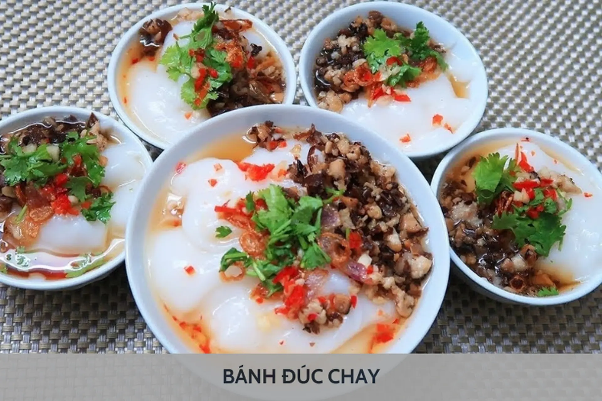 Hướng dẫn chi tiết cách làm bánh đúc chay thơm ngon, nóng hổi “vừa thổi vừa ăn”