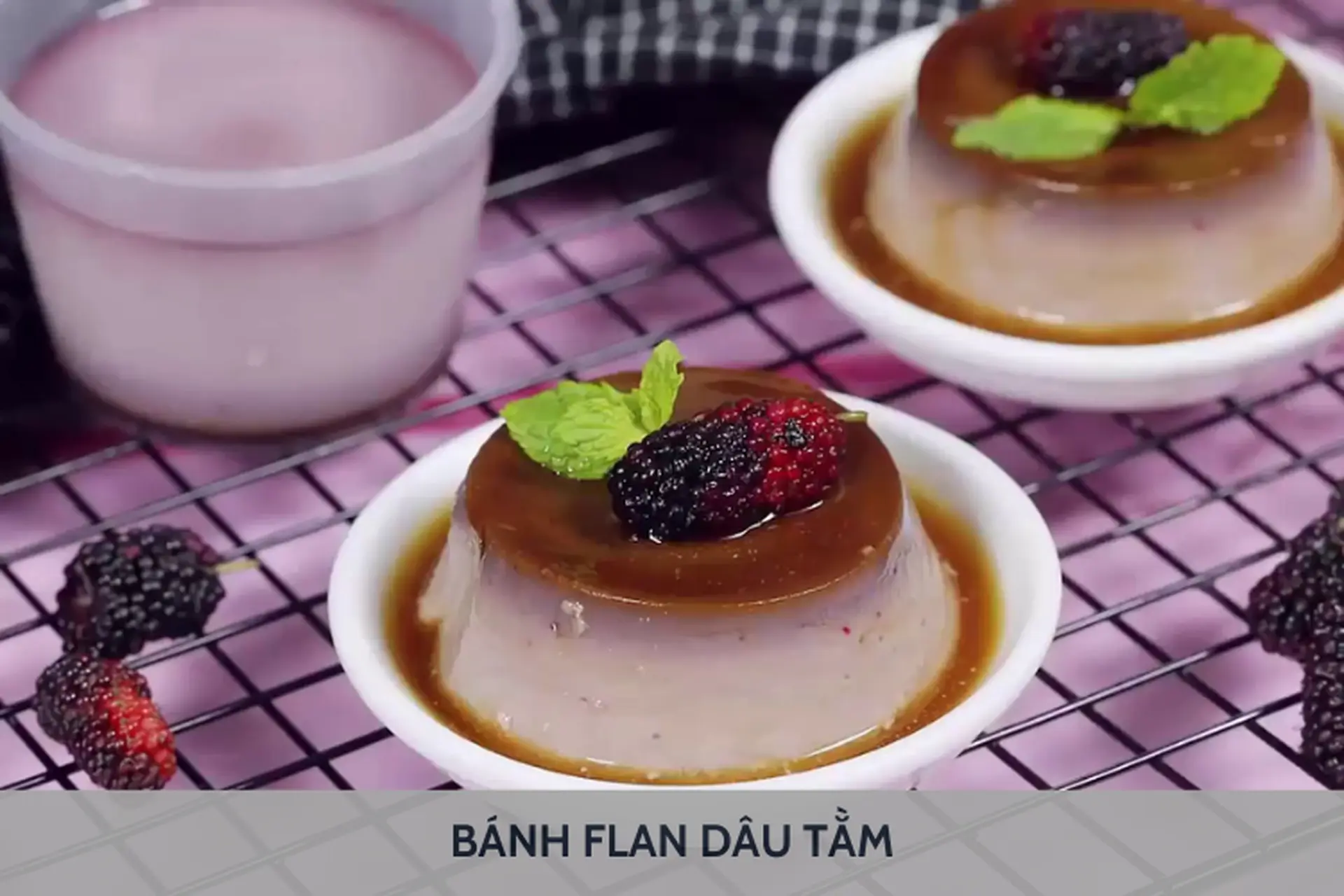 Bật mí công thức làm bánh flan dâu tằm thơm ngon, béo mịn, đơn giản tại nhà