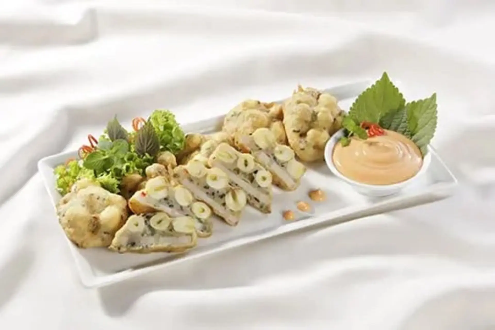 Công thức chi tiết làm bánh hạt sen chiên giòn thơm ngon cho bữa ăn thêm hấp dẫn