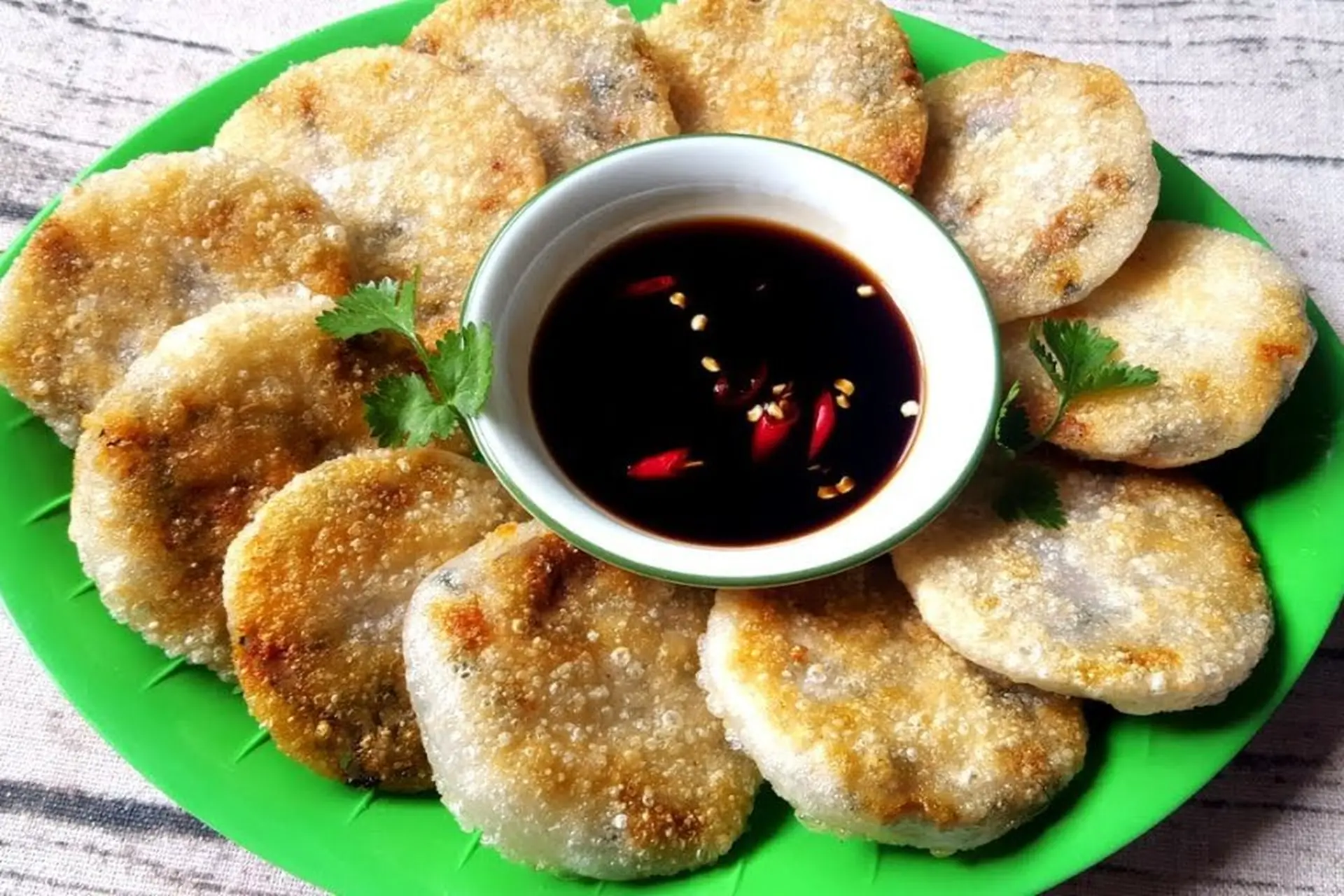 Mách bạn cách làm bánh hẹ chiên thơm ngon bất bại cực đơn giản ngay tại nhà 