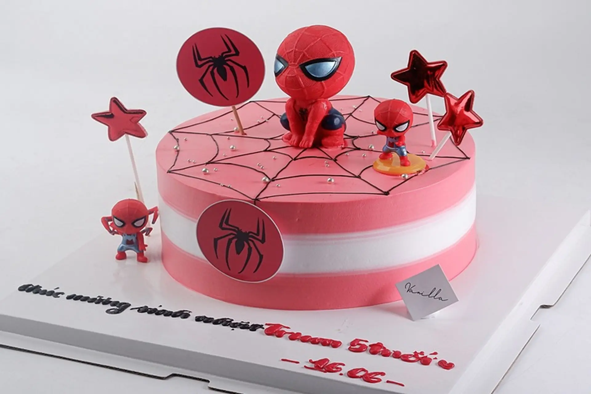 TOP 25+ mẫu bánh sinh nhật người nhện: Món quà tuyệt vời cho các bé yêu thích siêu anh hùng