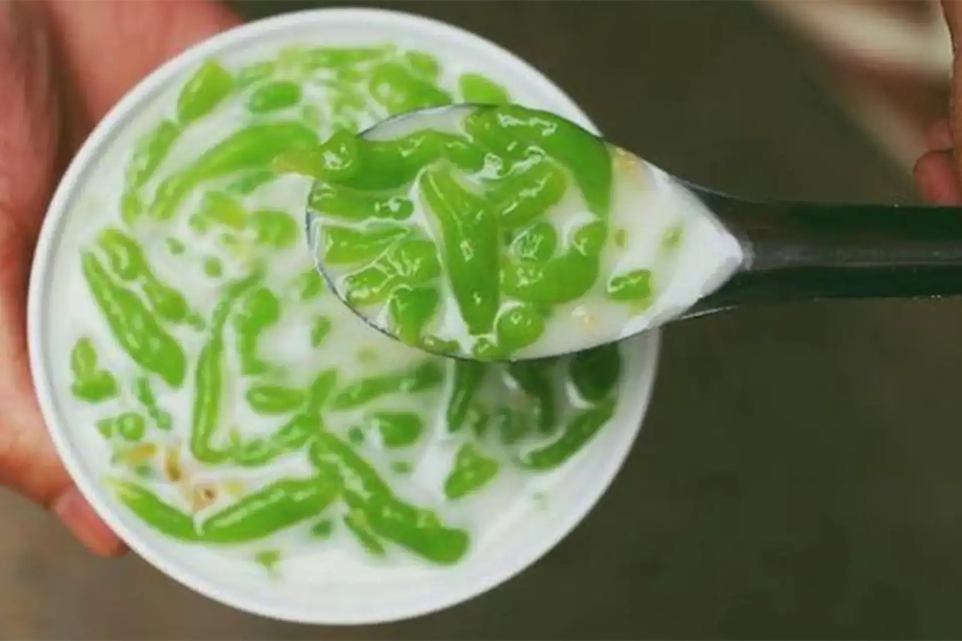 Bánh lọt bao nhiêu calo? Giải đáp chi tiết và cách ăn chè bánh lọt không lo tăng cân