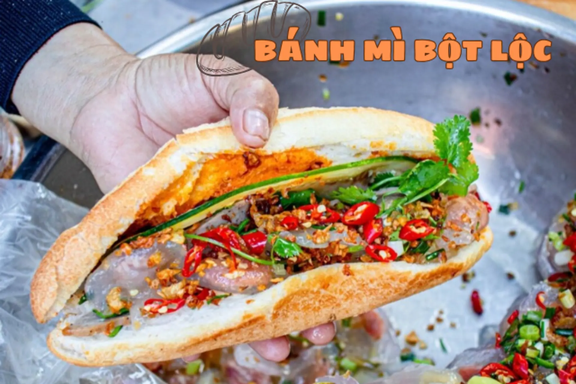 Bánh mì bột lọc là món ăn vỉa hè gì mà khiến thực khách tò mò, tìm kiếm mỗi ngày
