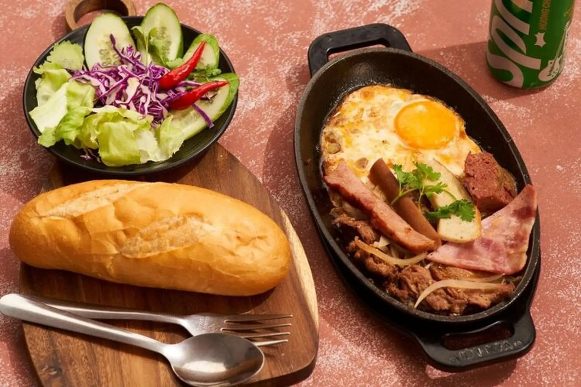 Khám phá top quán bánh mì chảo Quận 1 ngon nhất, suất đầy đặn, hương vị đậm đà