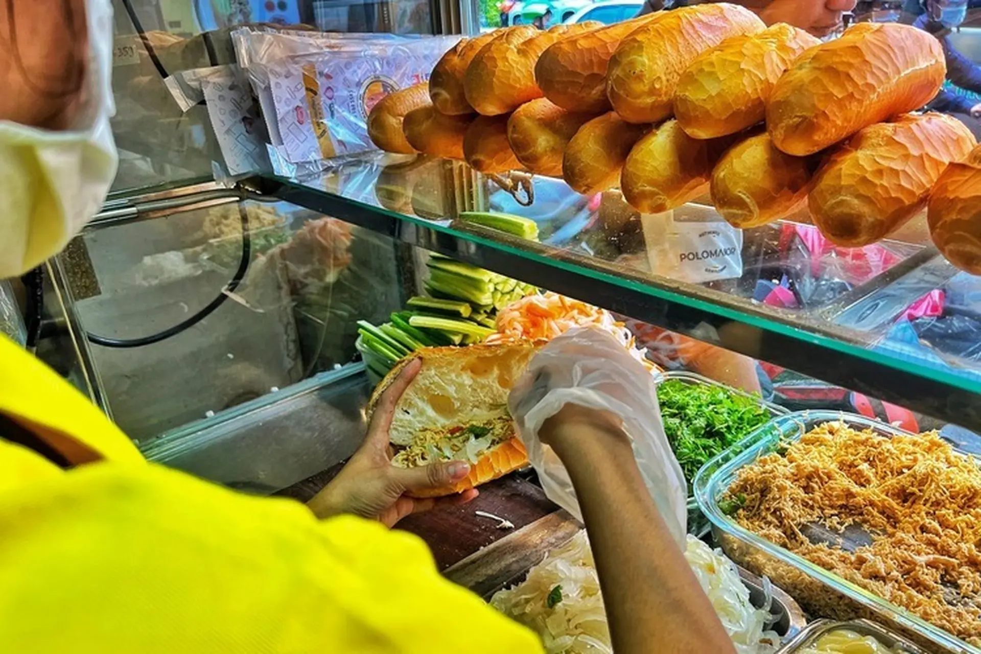 Điểm danh 11 tiệm bánh mì ngon nhất Sài Gòn đông nghịt khách, nhất định không thể bỏ qua