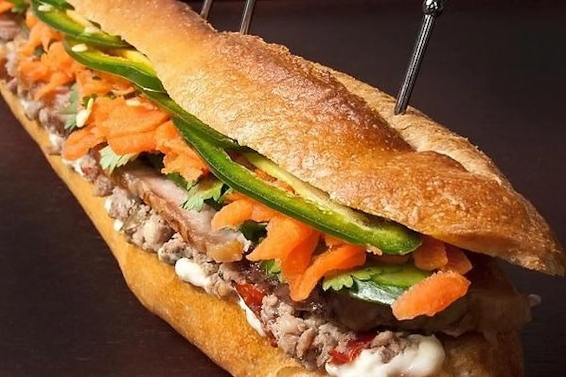 Cách làm bánh mì thập cẩm: Tinh hoa ẩm thực đường phố Việt Nam trong từng ổ nhỏ