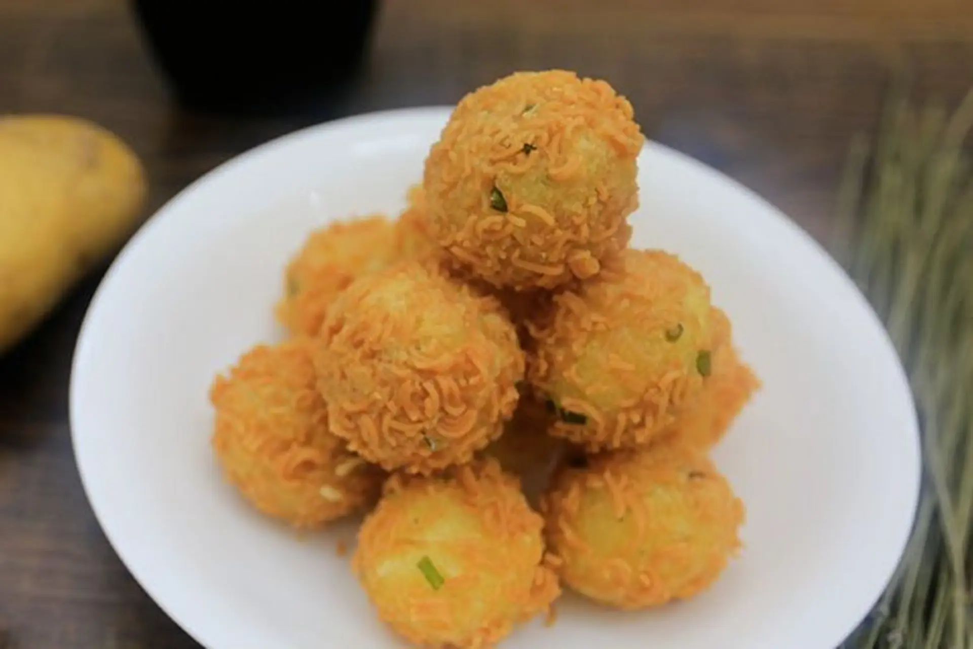 Bỏ túi cách làm bánh mì tôm bọc khoai tây chiên giòn rụm thơm ngon đúng điệu