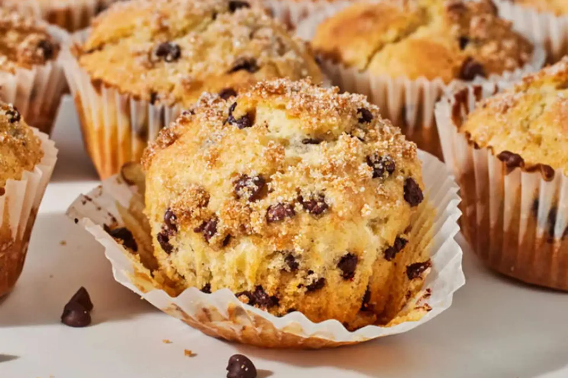Bí quyết làm bánh muffin socola chip mềm ẩm, thơm ngậy, ai ăn cũng khen ngon tấm tắc