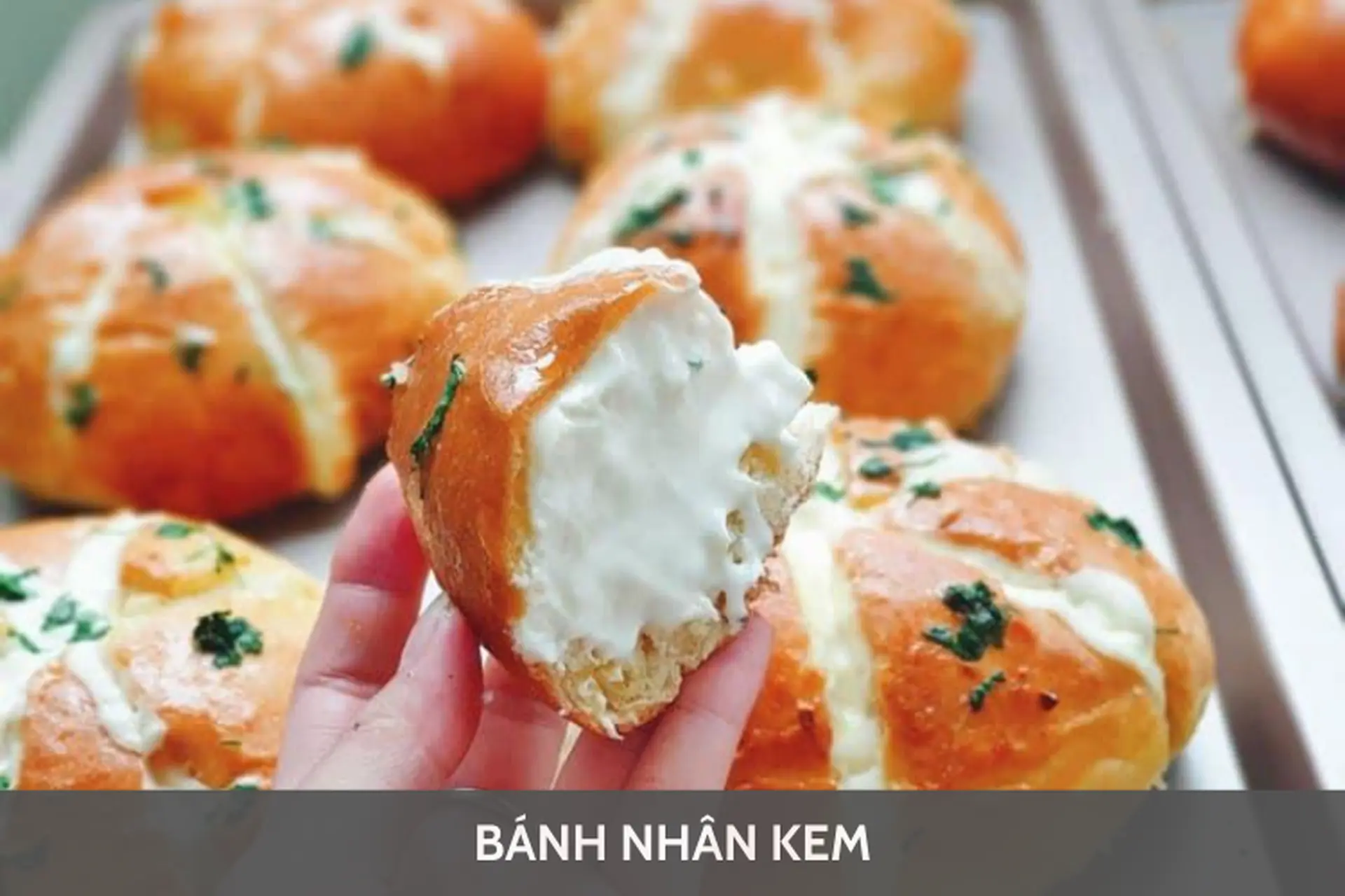 Bỏ túi ngay công thức làm bánh nhân kem sữa mềm mịn, ai ăn cũng mê