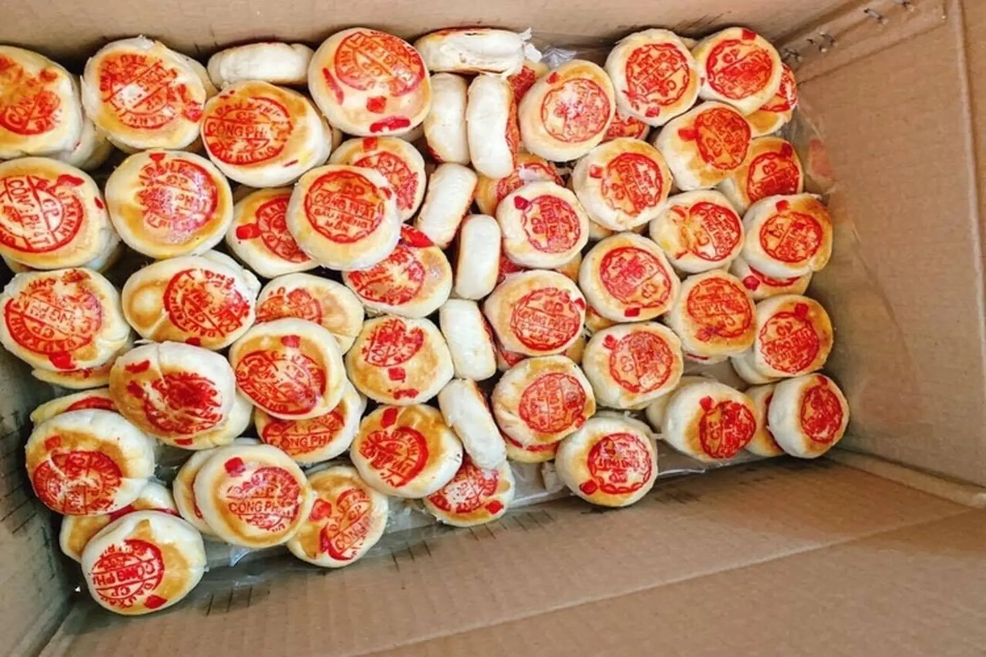 Gửi bánh pía hút chân không đi quốc tế – Loại nào đi nhanh nhất?