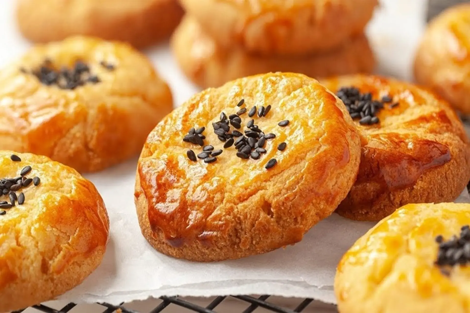 Hướng dẫn 2 cách làm bánh quy trứng muối thơm ngon, béo ngậy, cực dễ làm tại nhà