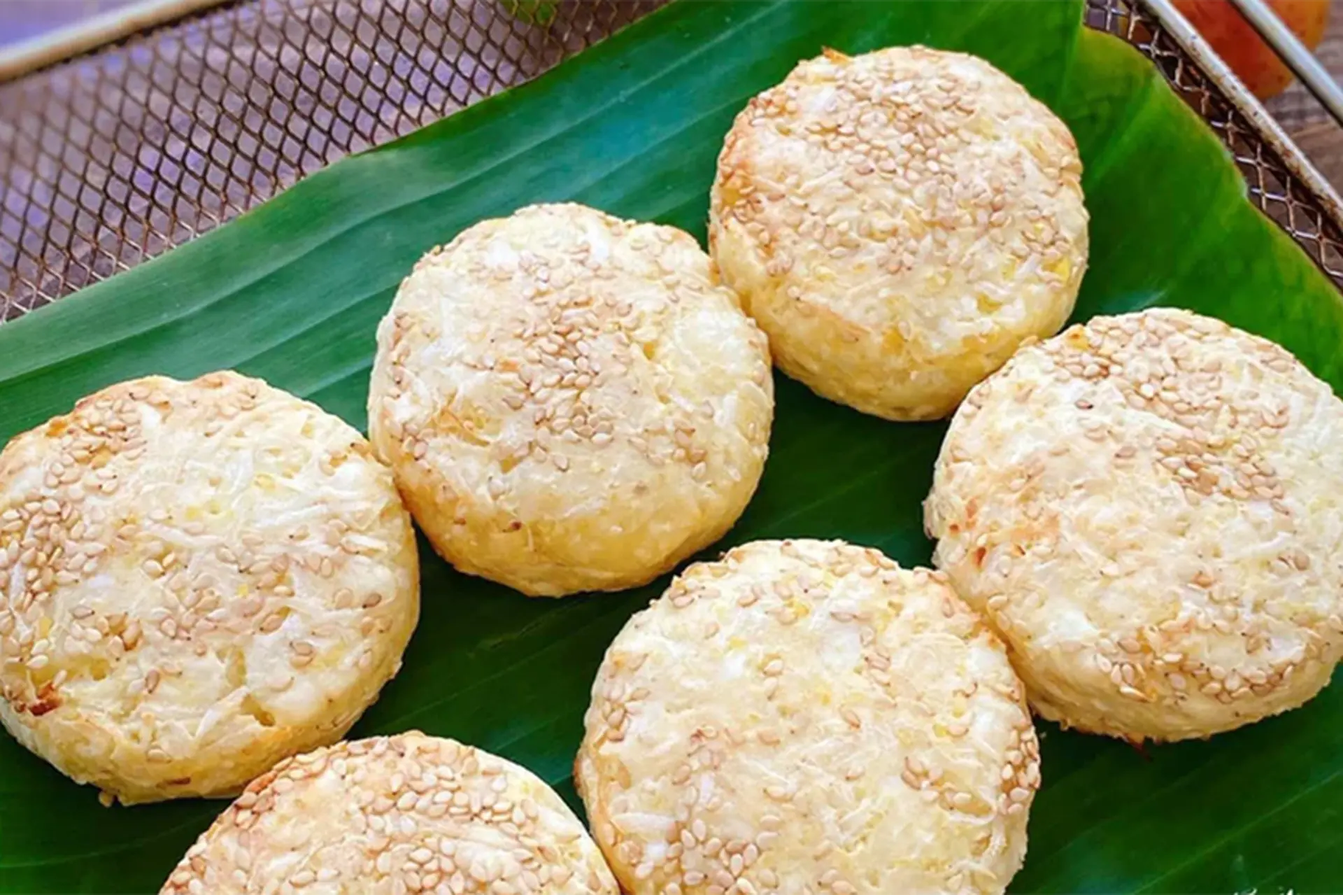 Bánh sắn bao nhiêu calo? Ăn nhiều có béo không và cách ăn bánh sắn không lo tăng cân