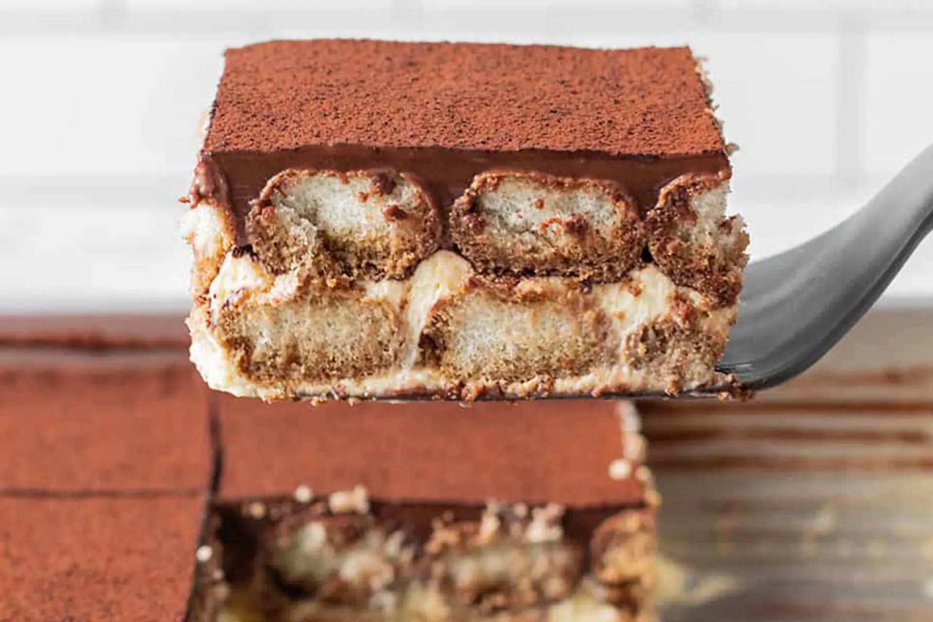 Học ngay công thức làm bánh tiramisu socola thơm ngon, đầy lôi cuốn tại nhà