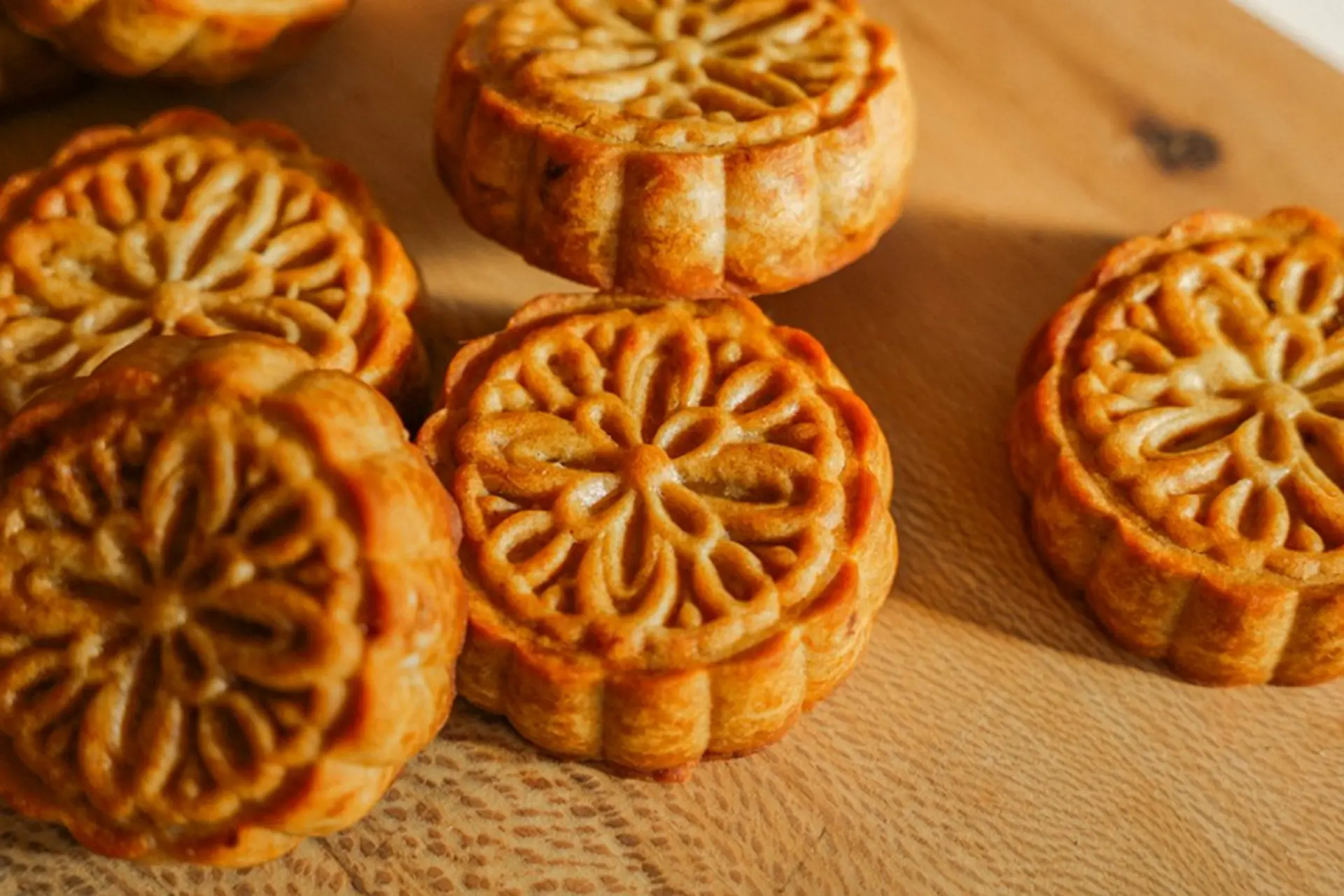 Bánh trung thu bao nhiêu calo? Ăn bánh trung thu có mập không và làm sao để không tăng cân?