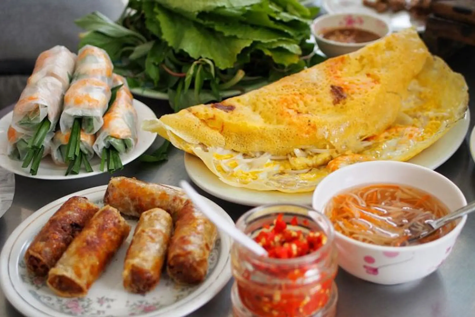 Khám phá 7 quán bánh xèo quận 1 ngon "nhức nách" không thể bỏ qua khi đến Sài Gòn