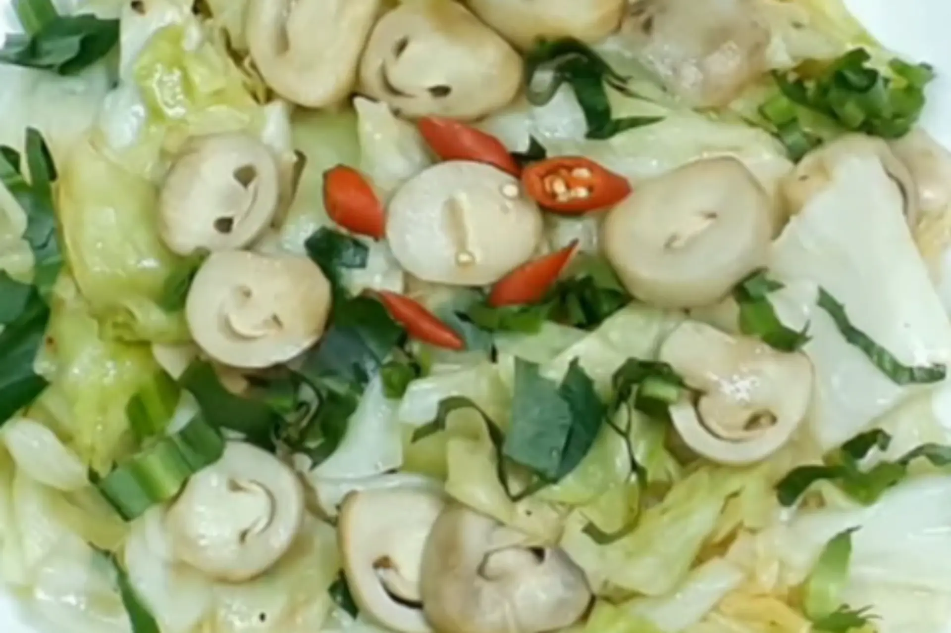 Hướng dẫn cách làm món bắp cải xào nấm thơm ngon, thanh đạm, tốt cho sức khỏe tại nhà