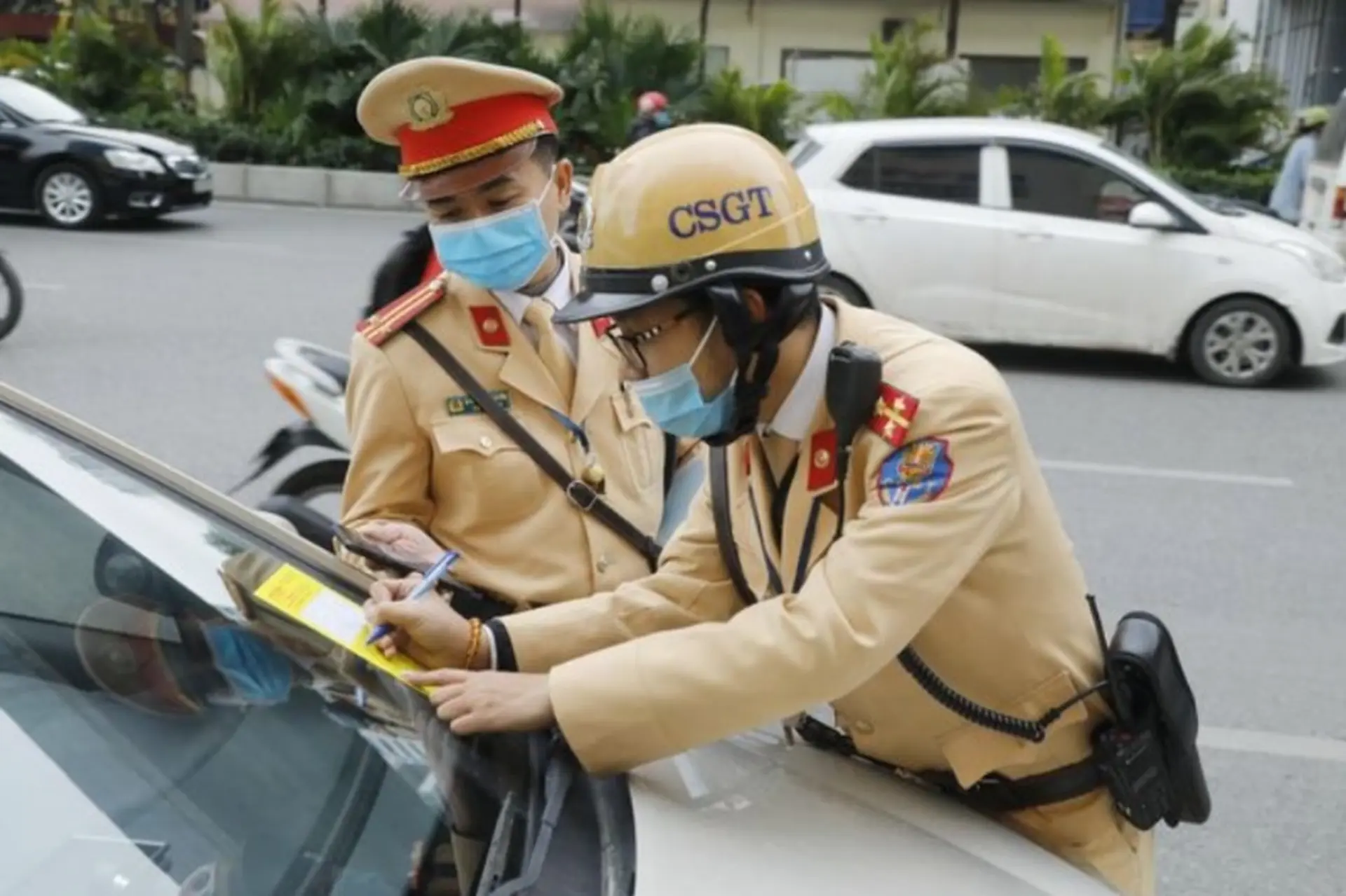 Bị giam xe 7 ngày bao nhiêu tiền? Cập nhật mức phí và quy trình xử lý vi phạm