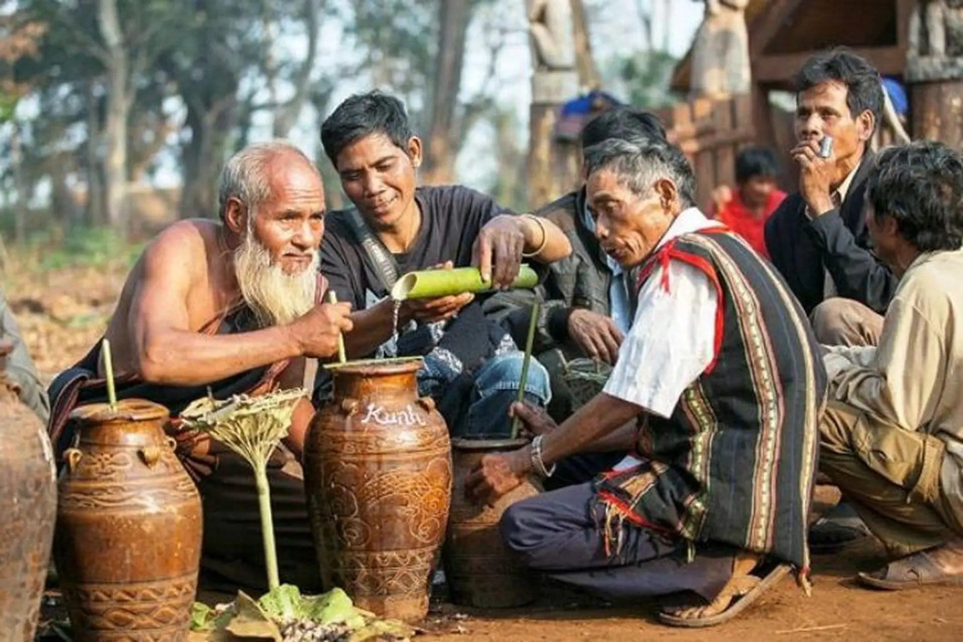 Tìm hiểu những thông tin thú vị về bình rượu cần - đặc sản đậm đà hương vị Tây Bắc