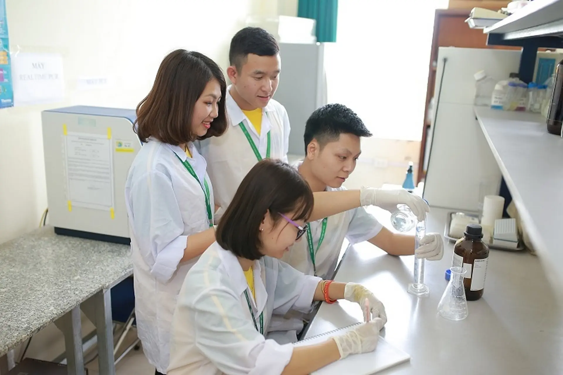 Biotechnology là gì? Cơ hội nghề nghiệp và định hướng tương lai trong ngành công nghệ sinh học