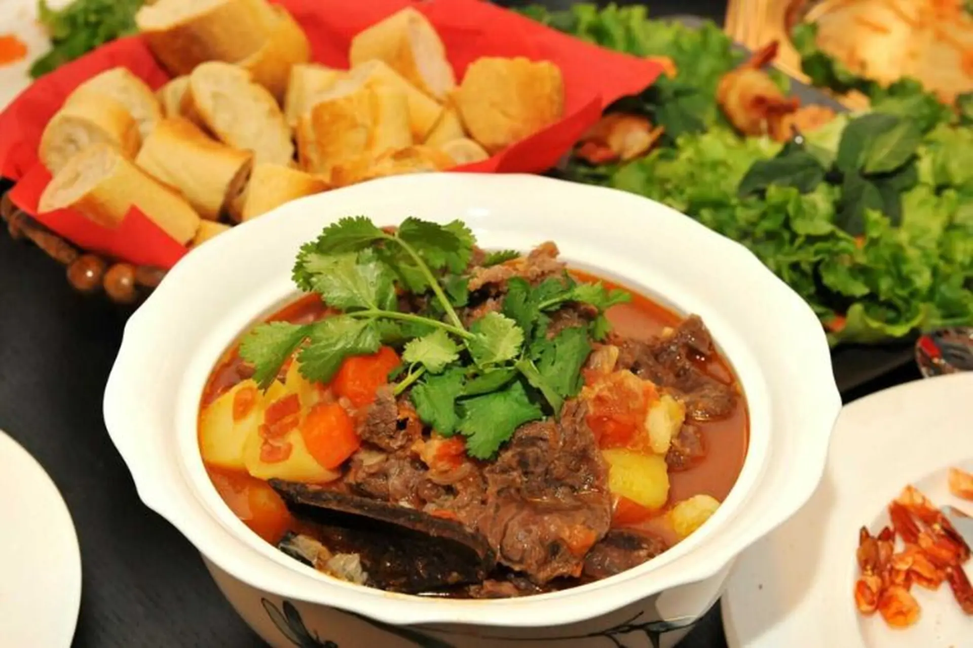 Bò hầm gấc: Hướng dẫn chi tiết cách nấu món ngon bổ dưỡng và hấp dẫn ngay tại nhà