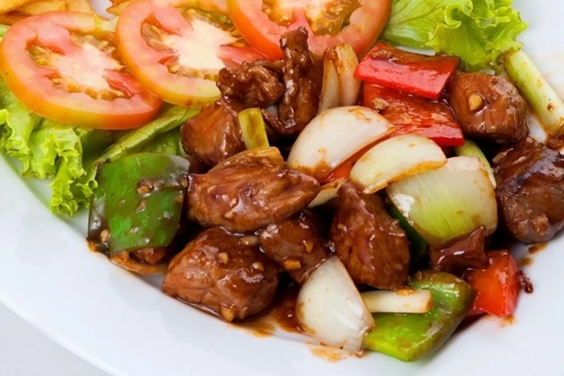 Bò xào chua ngọt: Món ăn hấp dẫn với hương vị đậm đà, dễ chế biến và đầy đủ dinh dưỡng cho bữa cơm gia đình