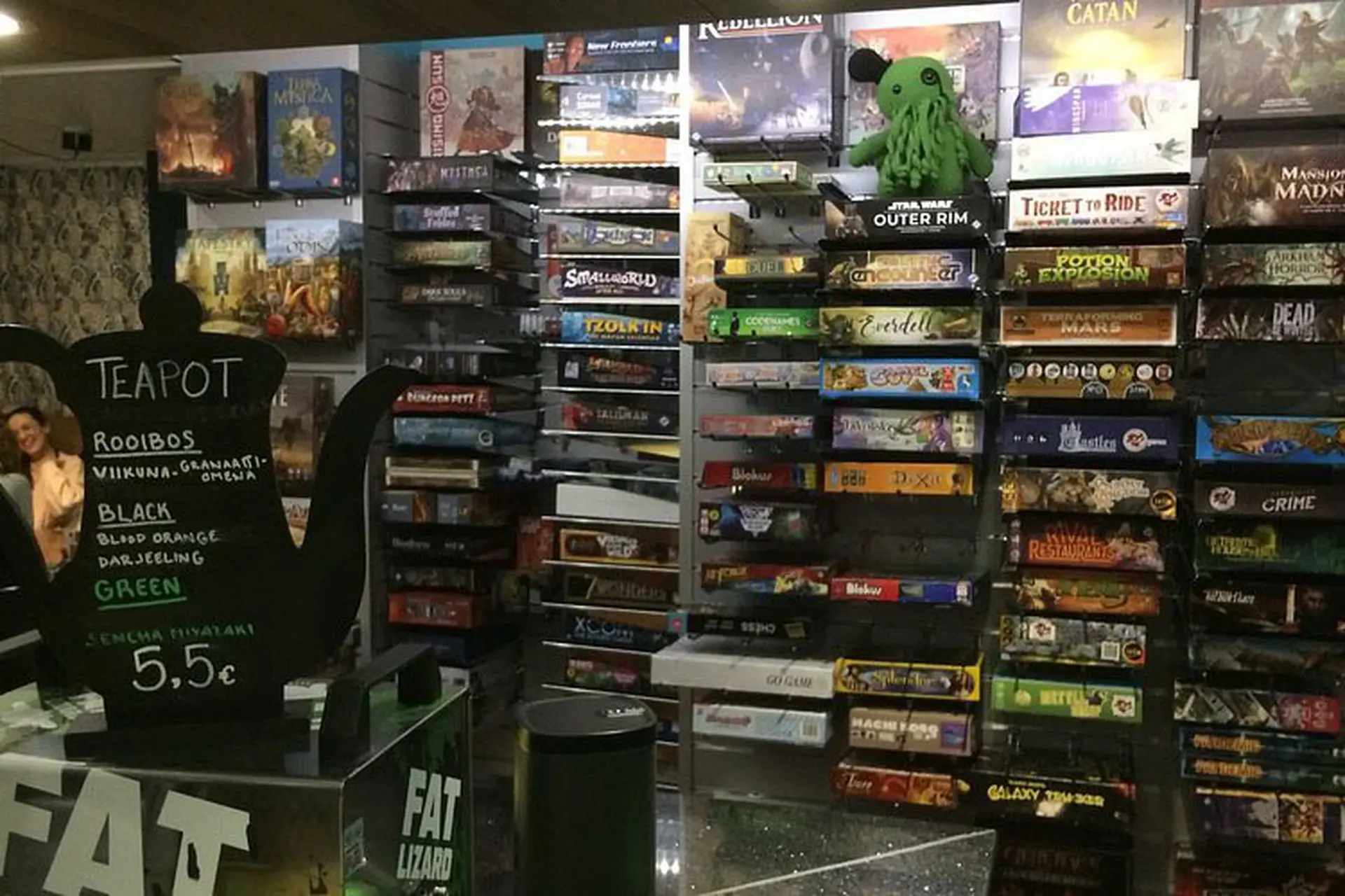 Board game cafe là gì? Khám phá mô hình board game cafe và kinh nghiệm mở quán