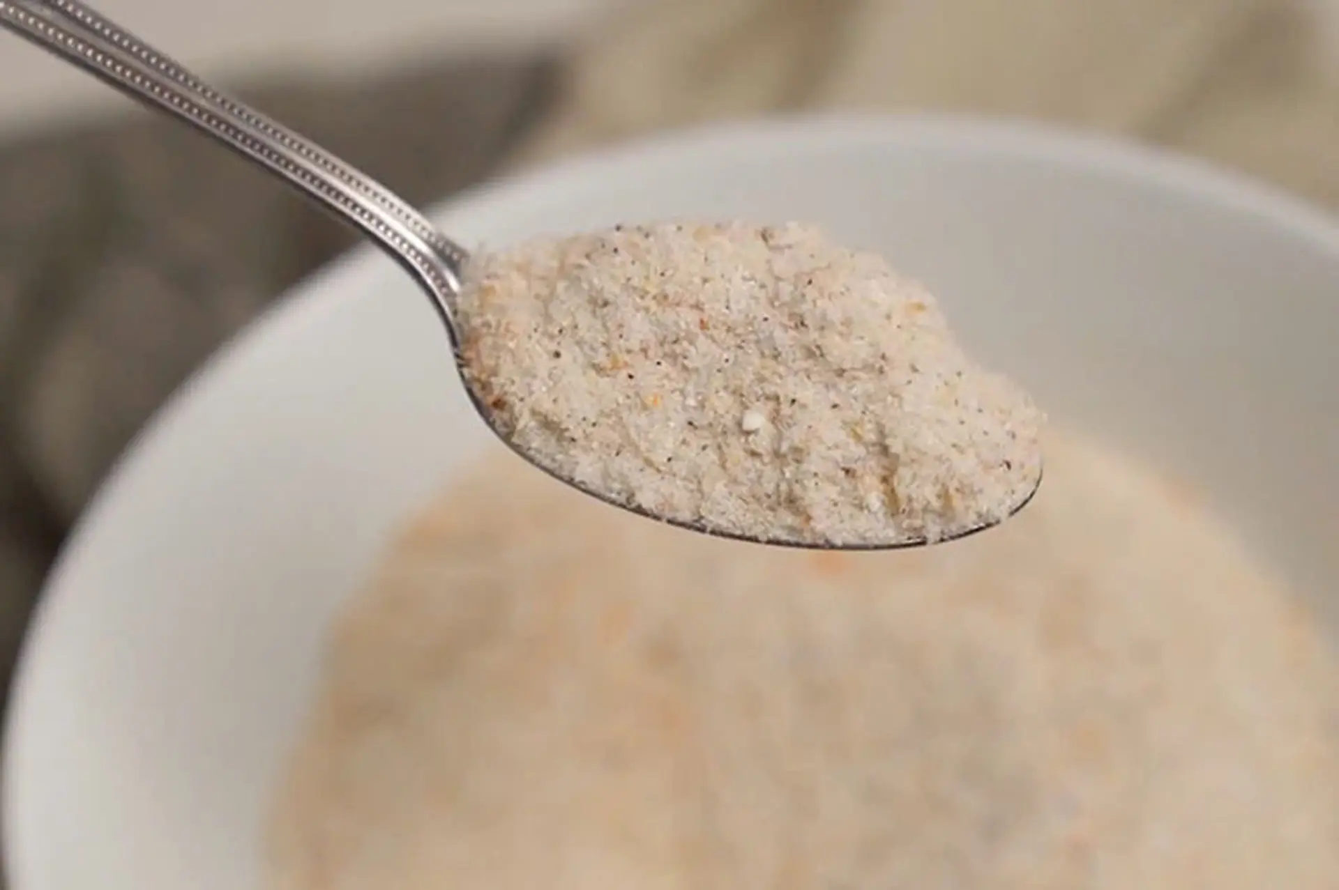 Bật mí cách làm bột rang muối tại nhà - Công thức ngon bất bại cho mọi món thịt rang muối