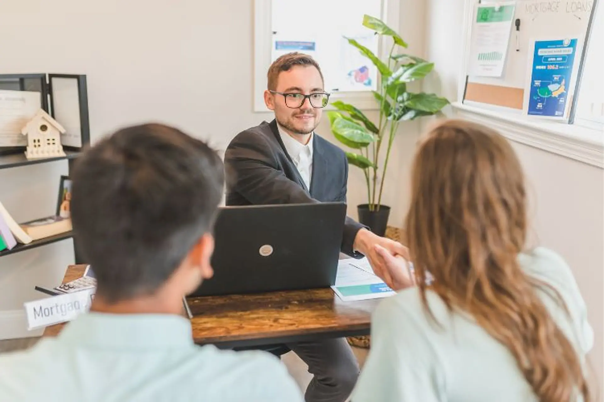 Broker là gì? Làm thế nào để trở thành một broker chuyên nghiệp