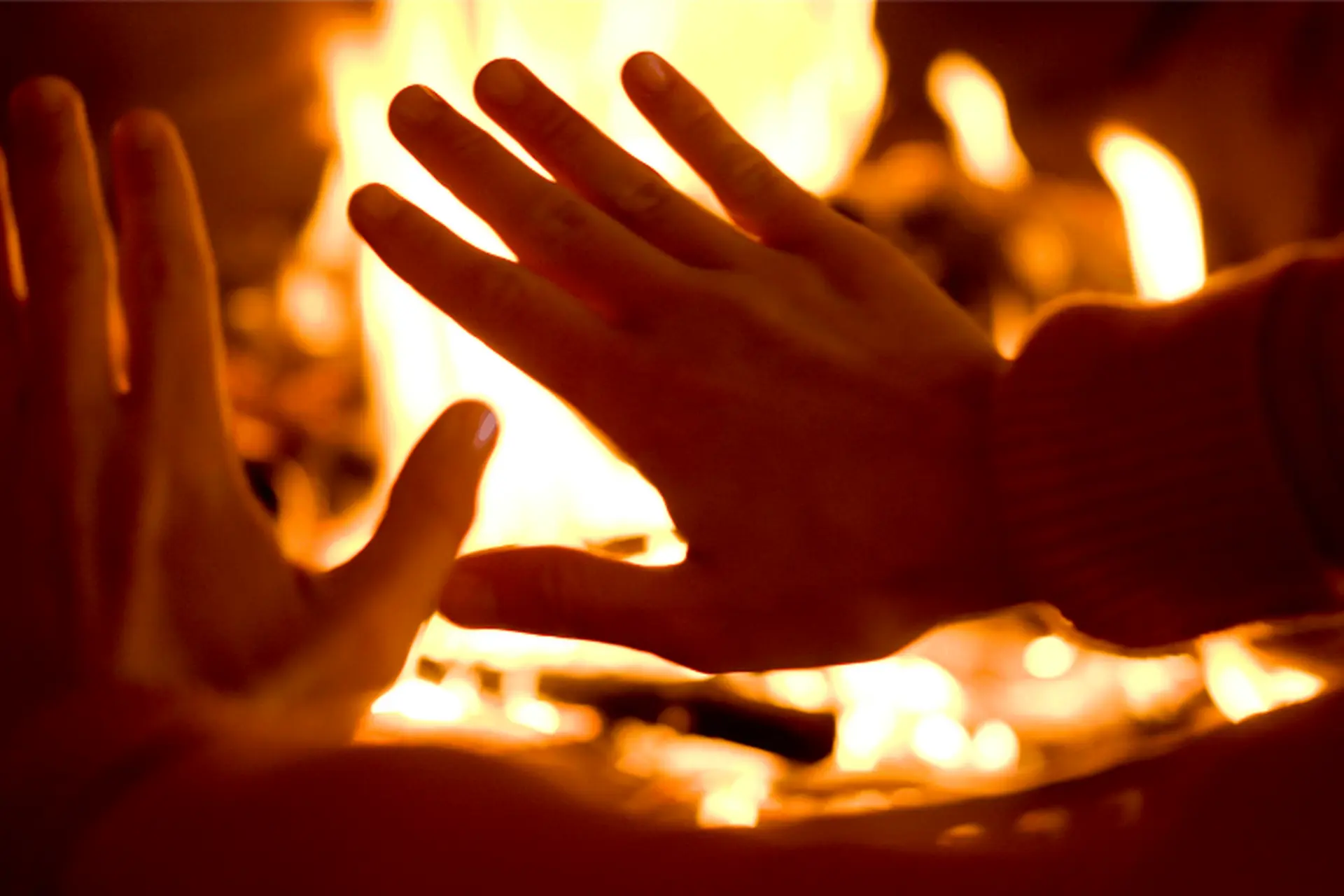 Bức xạ nhiệt là gì? Đặc điểm, ví dụ và ứng dụng của bức xạ nhiệt trong đời sống 