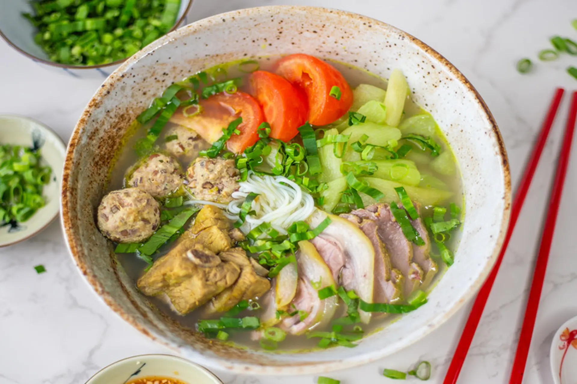 Khám phá bún bung – Món ăn truyền thống Việt Nam với hương vị thanh ngọt, đậm đà khó cưỡng