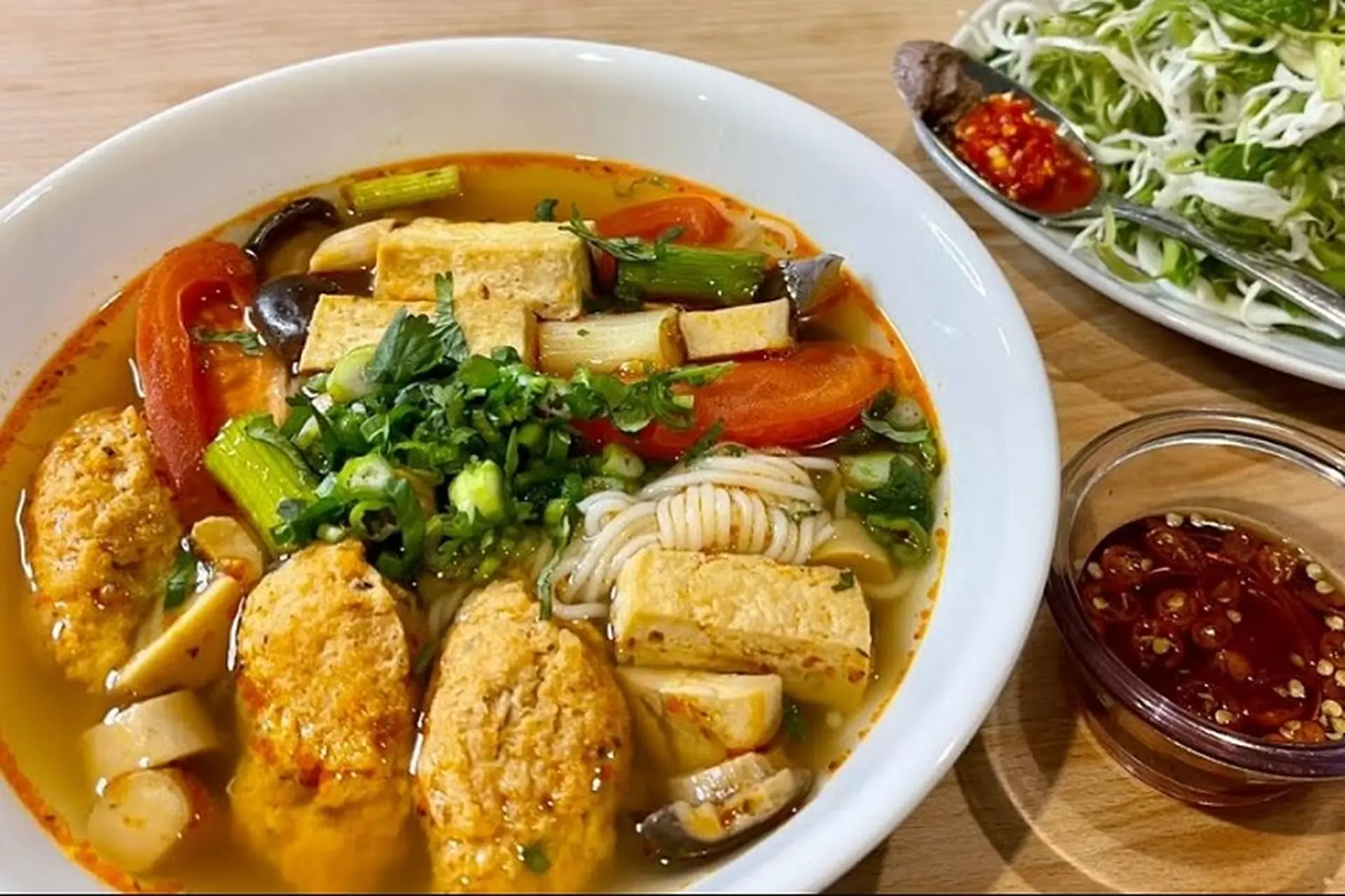 Cách làm bún chả cua chuẩn vị Huế, chả dai ngon, nước dùng ngọt thơm "đưa miệng"