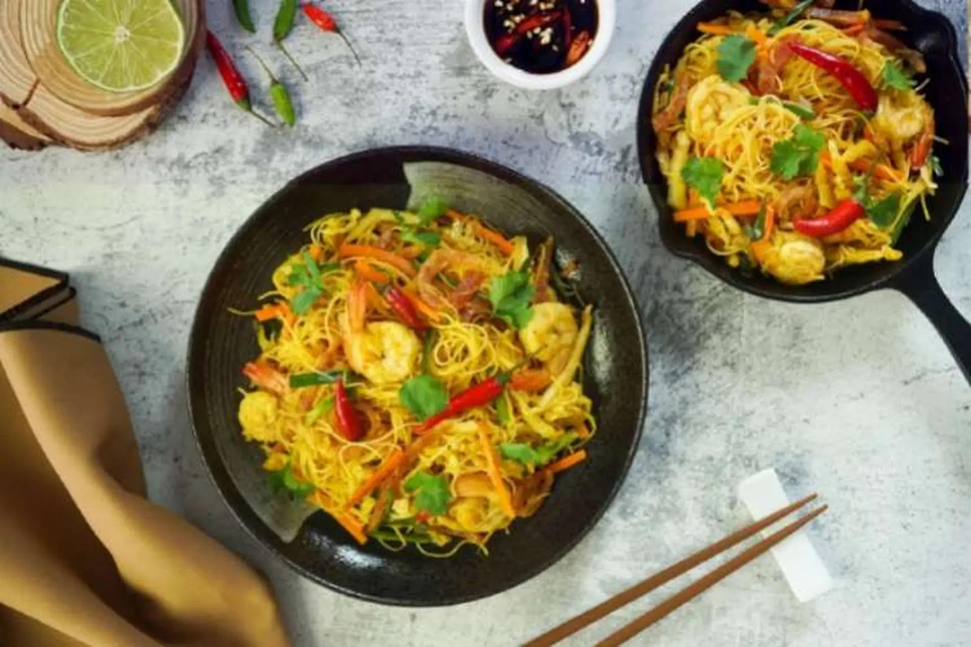 Bí quyết làm bún gạo xào kiểu Singapore nhanh chóng và đơn giản ngay tại nhà