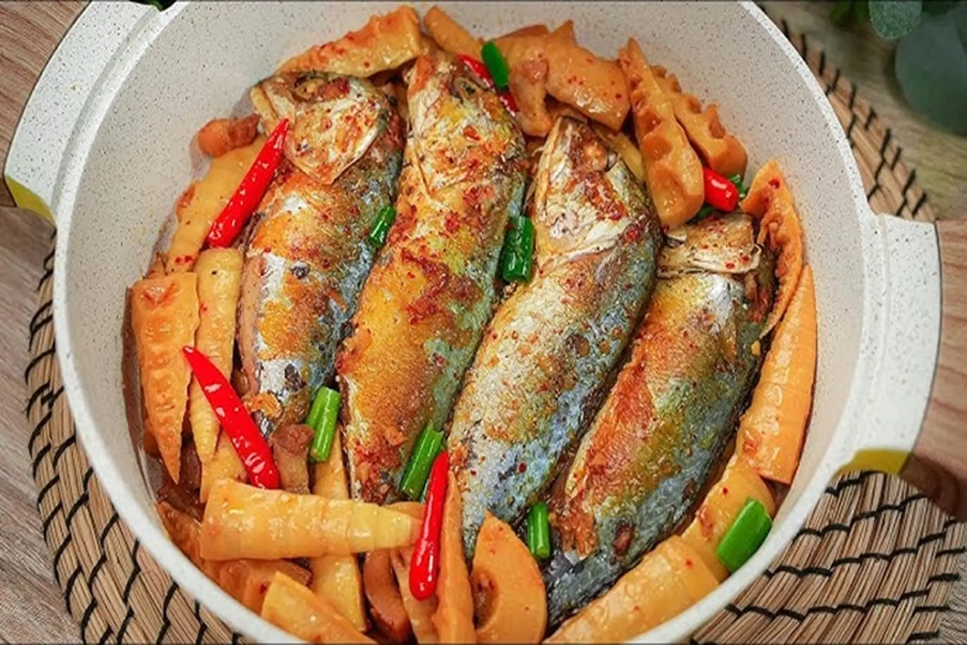 Cách nấu cá bạc má kho măng đậm đà, hương vị thơm ngon, đưa cơm ngày se lạnh