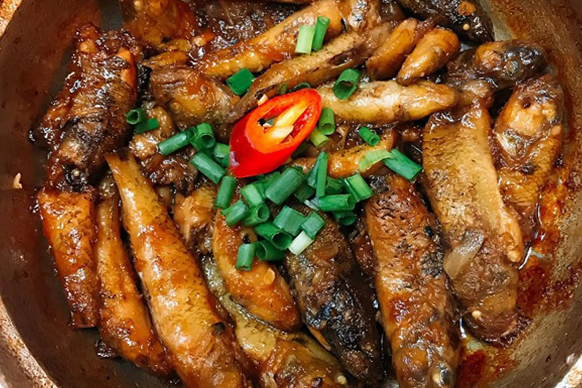Hướng dẫn cách nấu cá chạch kho tương "ngon bá cháy", bao nhiêu cơm cũng hết 