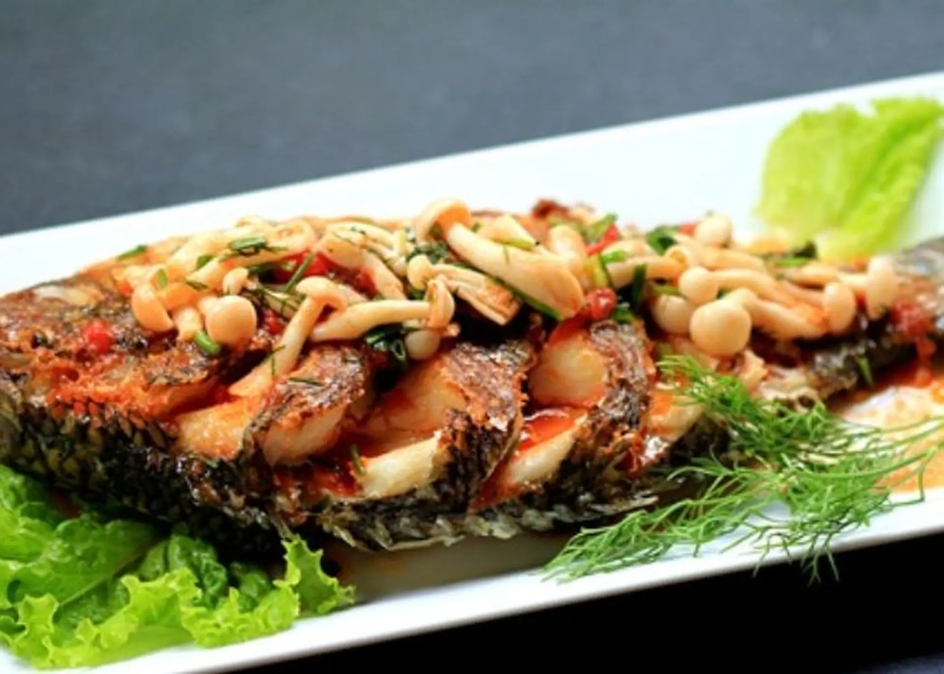 Cách nấu cá chim sốt nấm linh chi thơm ngon, bổ dưỡng đổi vị cuối tuần cho cả gia đình
