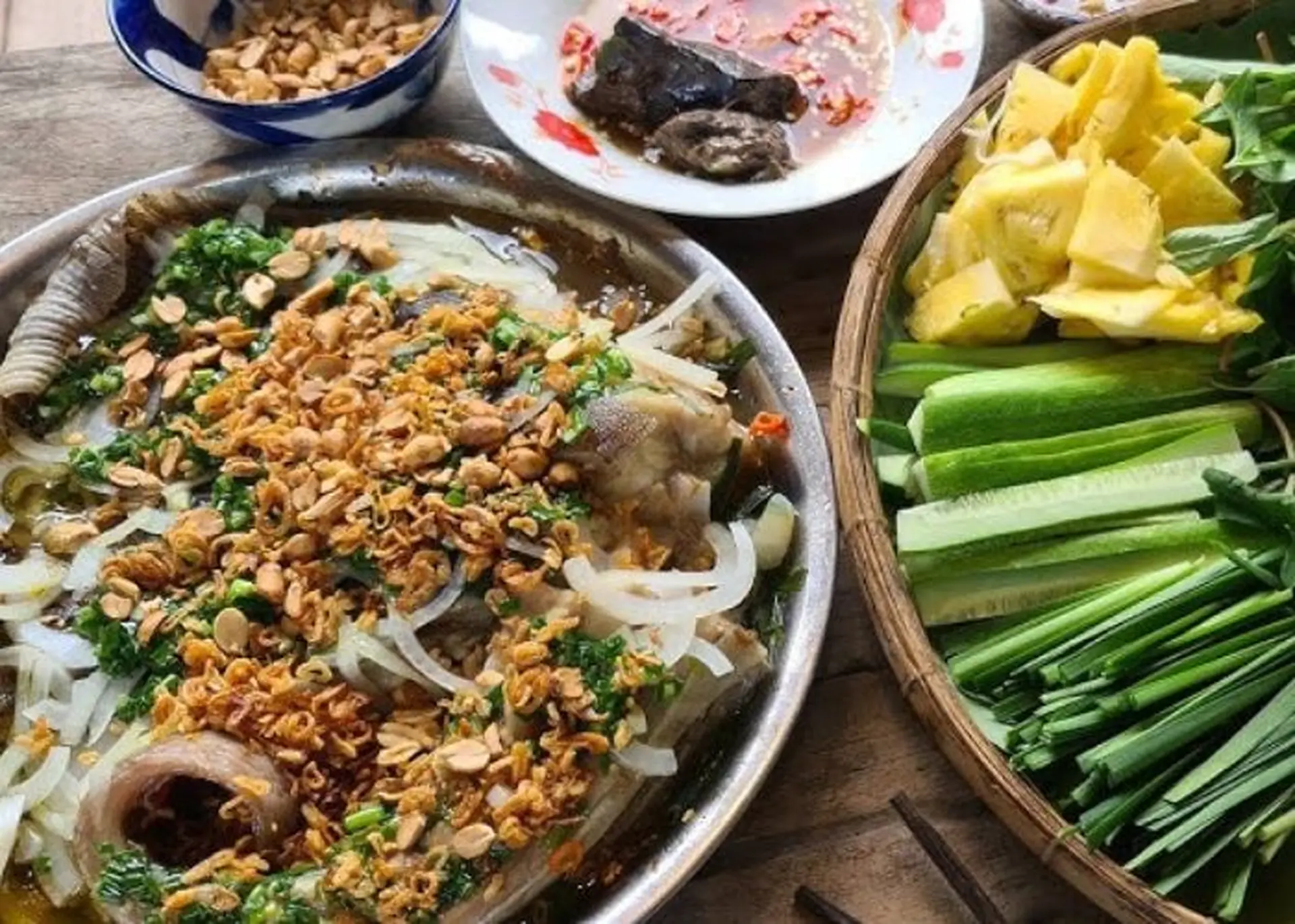 Thử đổi khẩu vị cuối tuần cho gia đình với món cá đuối hấp mỡ hành béo ngậy, ngọt thịt