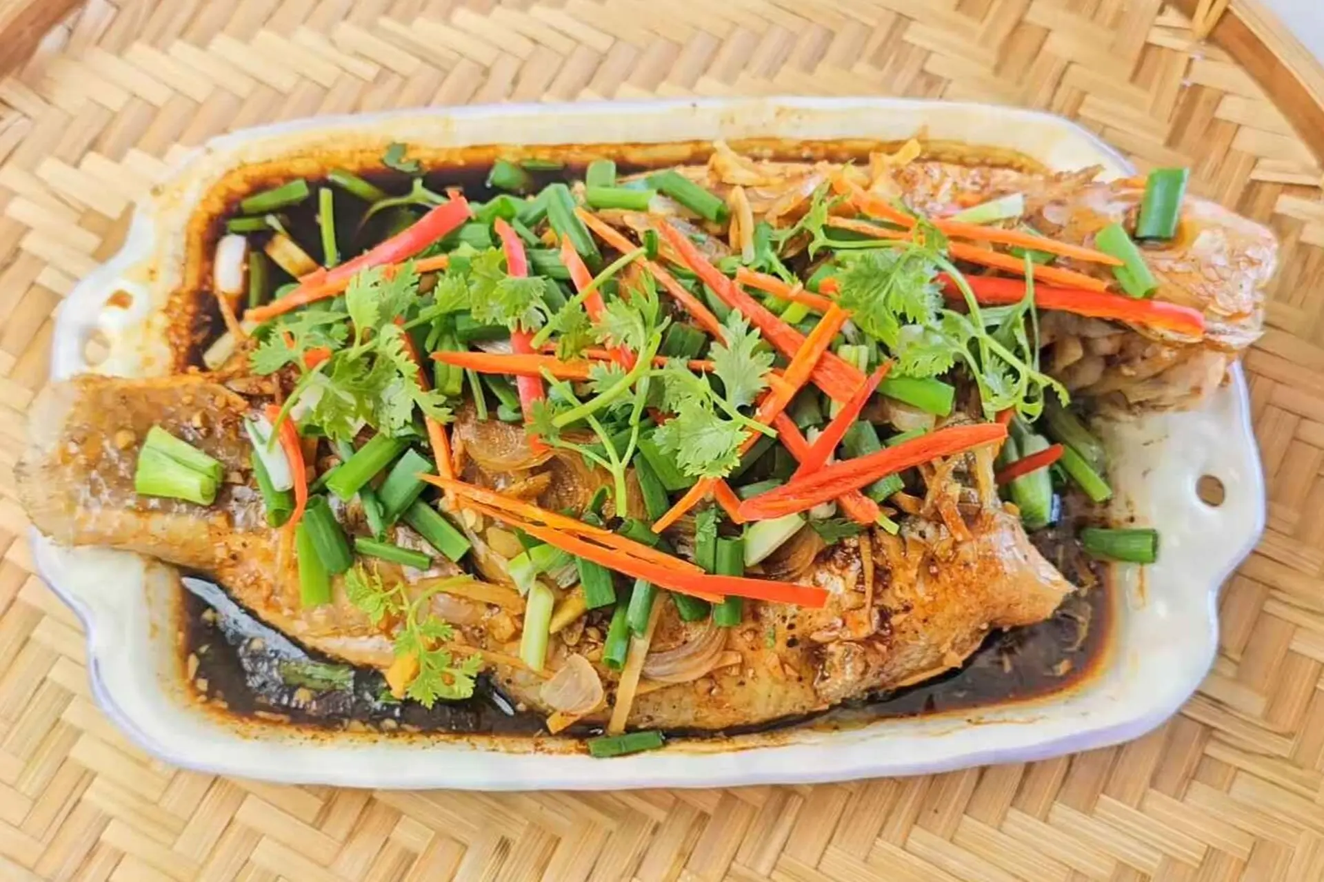 Tiết lộ bí quyết làm món cá hồng hấp xì dầu thơm ngon, đậm đà, ai cũng thích mê!