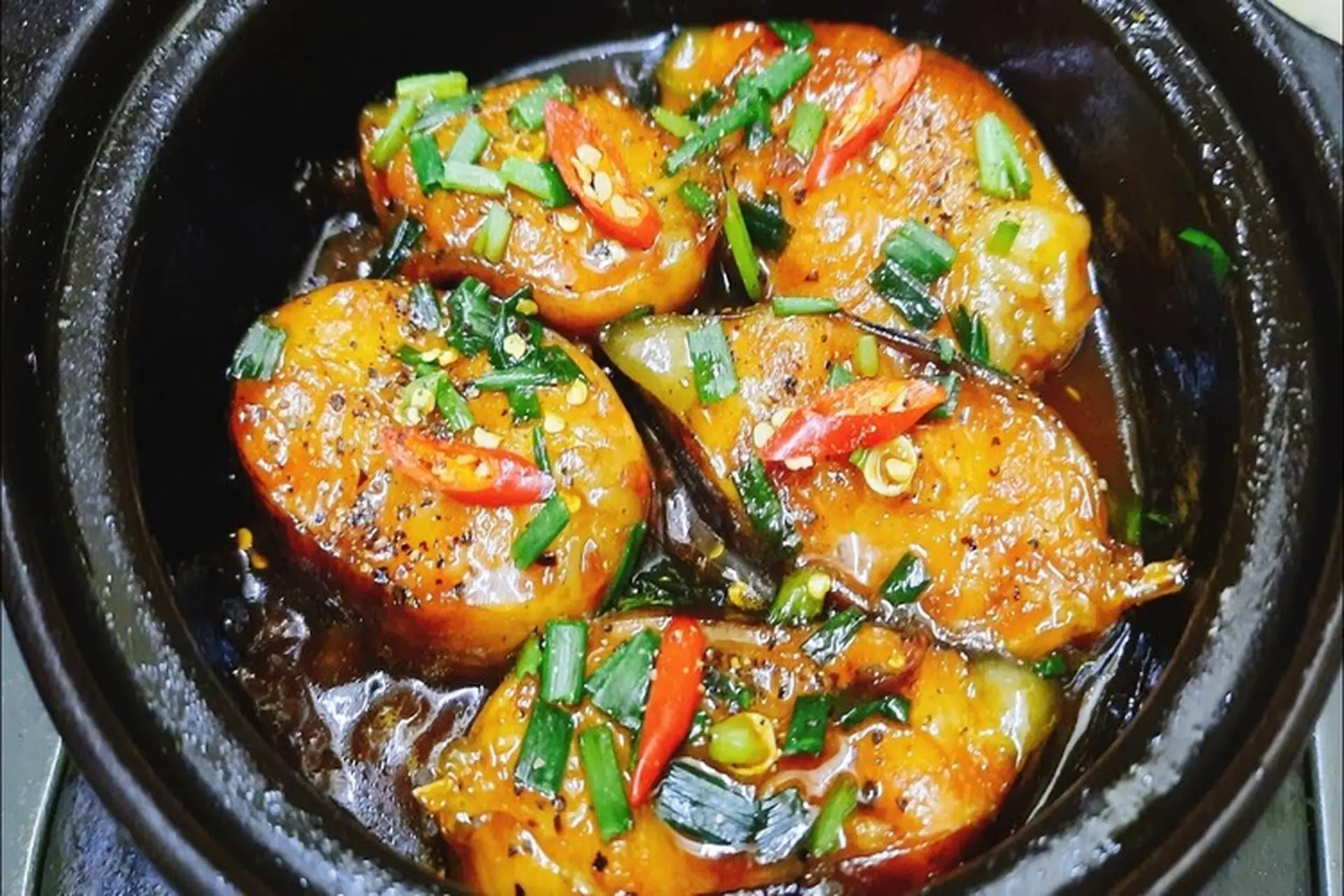 Thực hiện ngay món cá ngát kho tiêu đậm đà, bùng vị cho gia đình ăn cực hao cơm