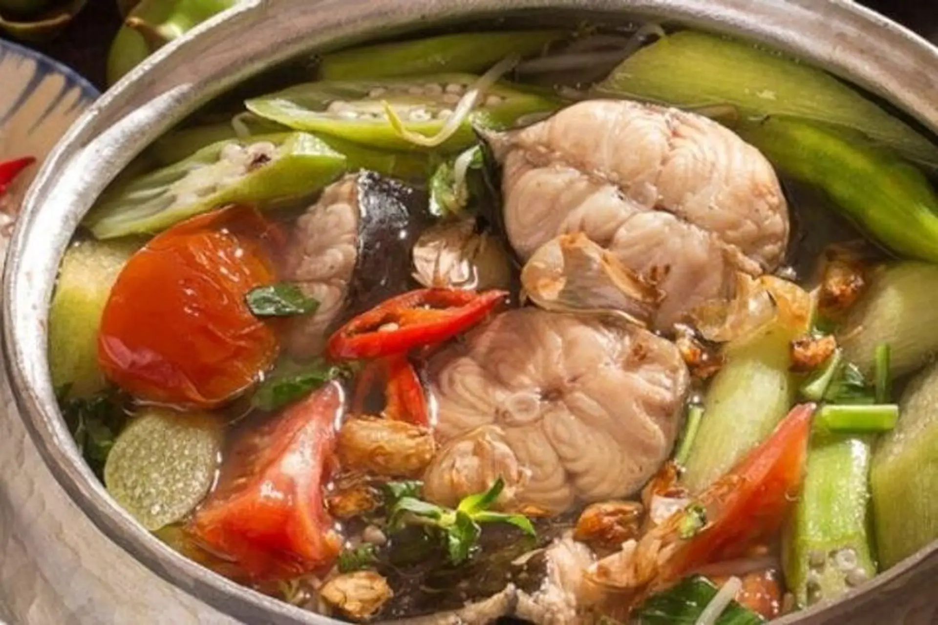 Cách làm cá ngát nấu canh chua đậm đà, chuẩn vị miền Tây