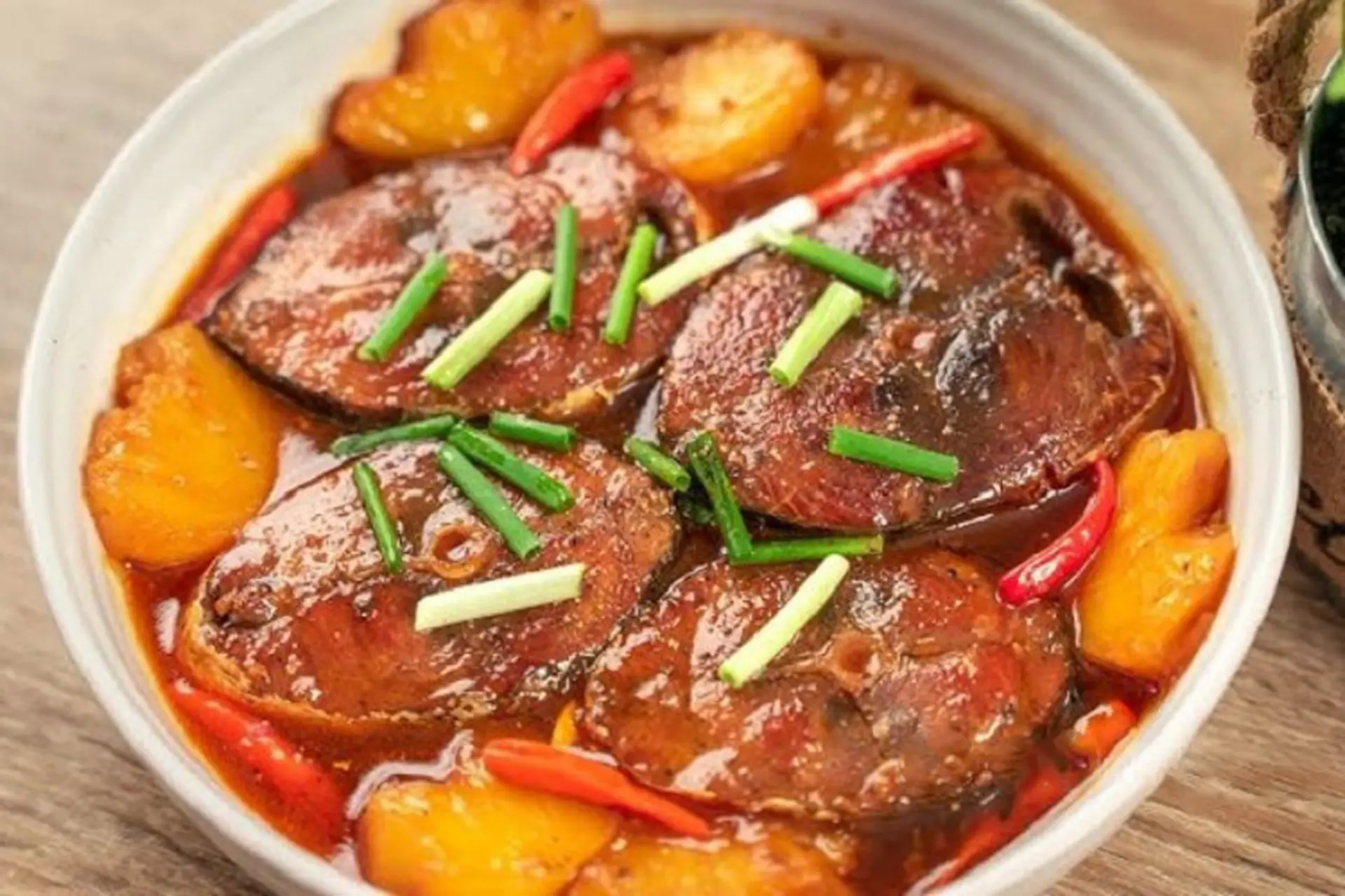 Hướng dẫn bạn chế biến cá ngừ kho thơm cà chua ngấm vị đậm đà, chua ngọt lạ miệng