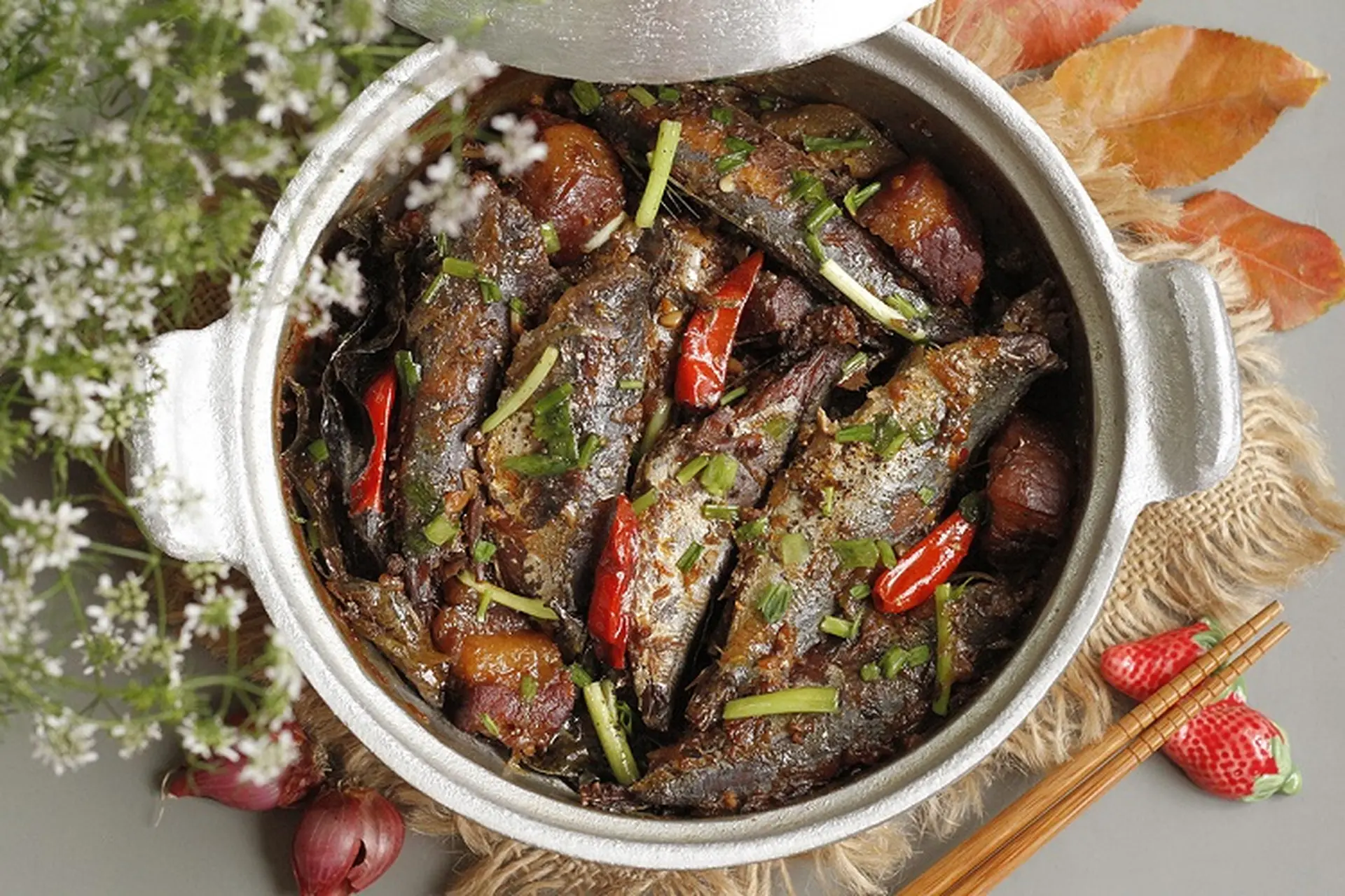 Cách làm cá nục kho nước dừa đậm đà thơm ngon, món ăn dân dã nhưng cực kỳ hấp dẫn