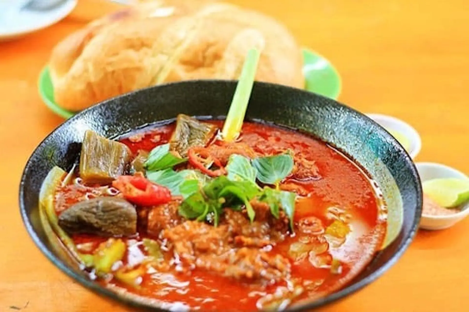 Cà ri heo sốt vindaloo: Món ăn đặc trưng của Ấn Độ với hương vị cay nồng, đậm đà và sự hòa quyện của gia vị tươi ngon