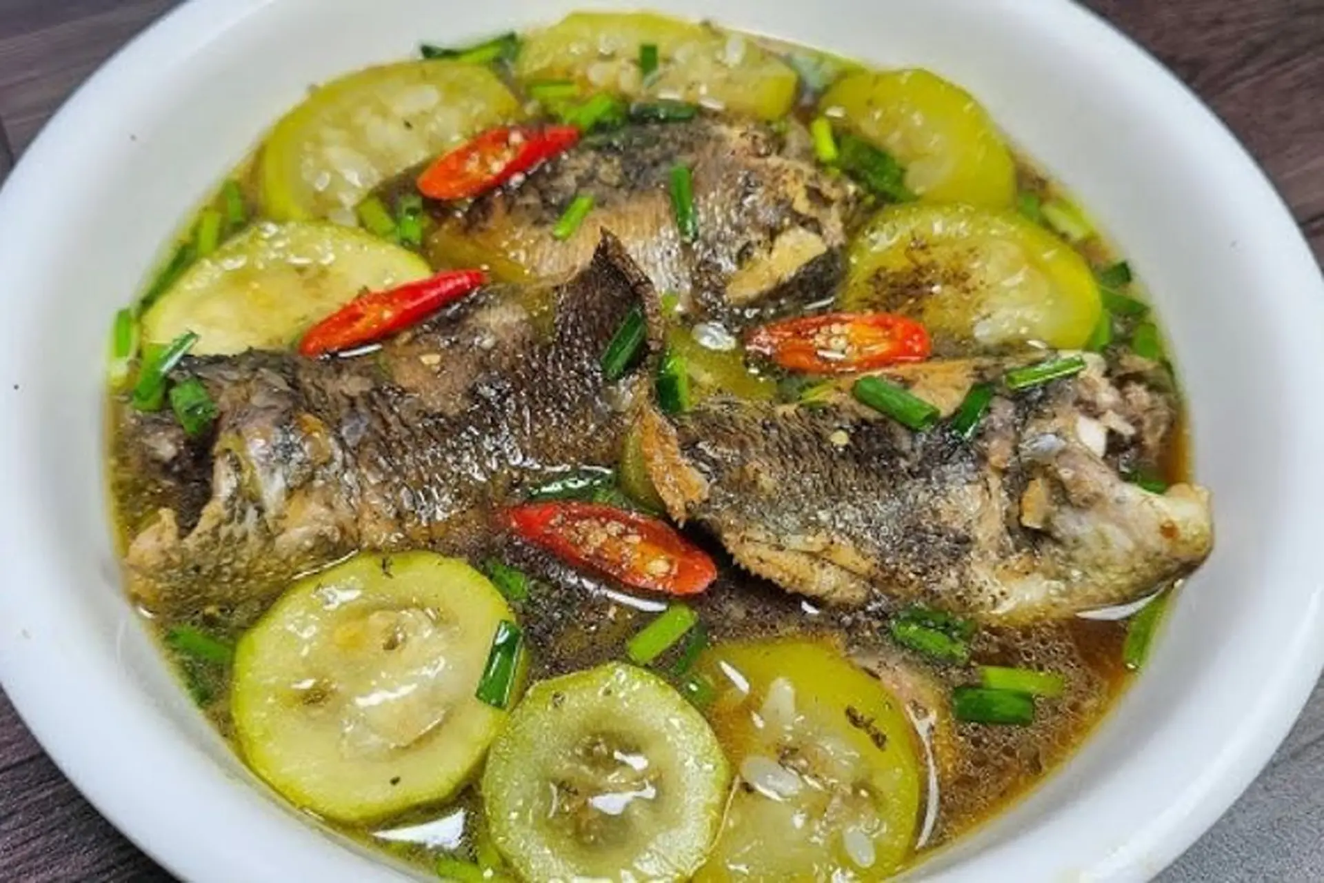 Mách bạn cách làm cá rô kho bầu mềm ngon lạ miệng, đậm đà hương vị miền Tây
