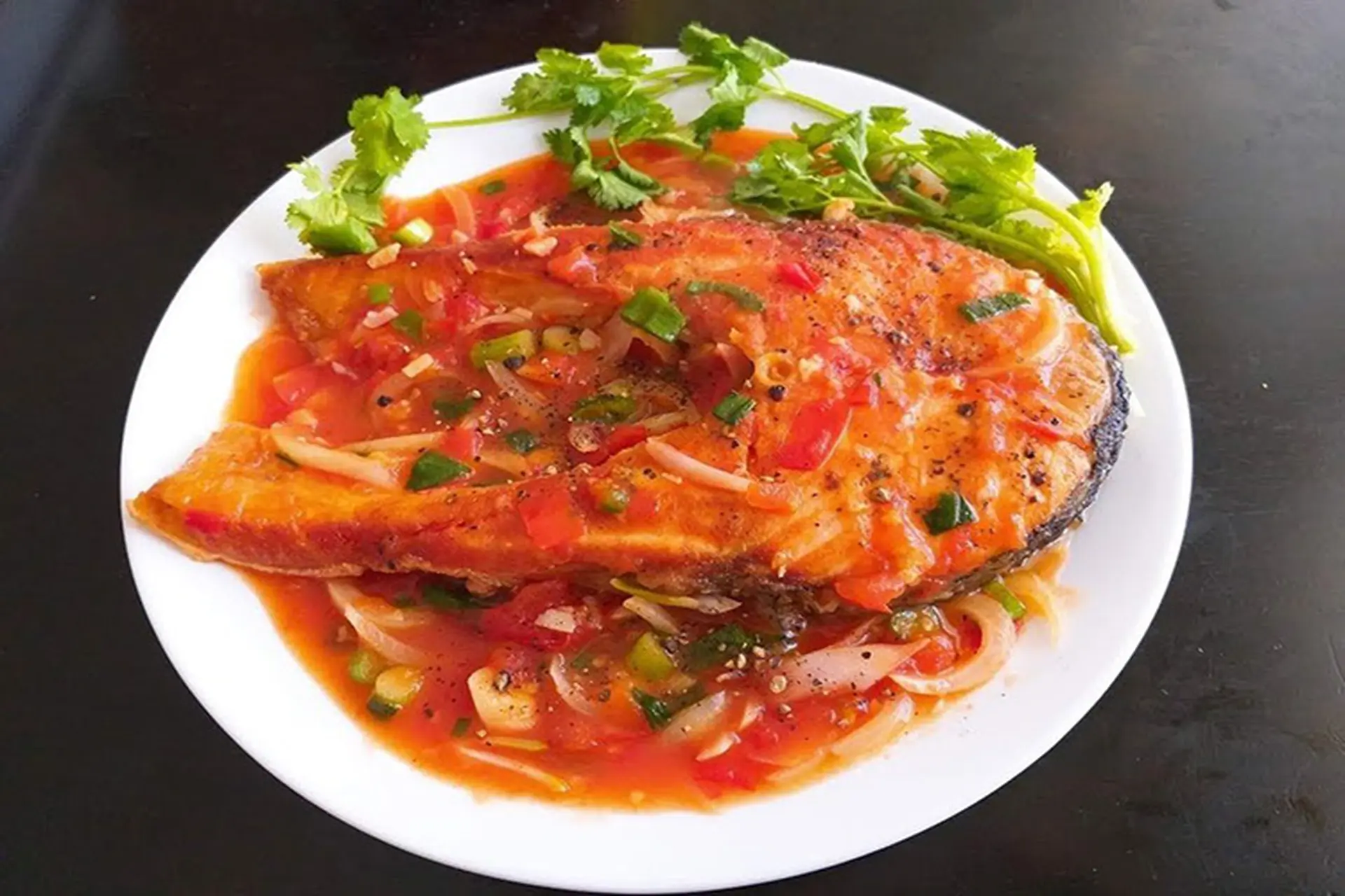 Tuyệt chiêu làm cá trắm sốt cà chua​ đậm đà đưa cơm chinh phục vị giác gia đình bạn