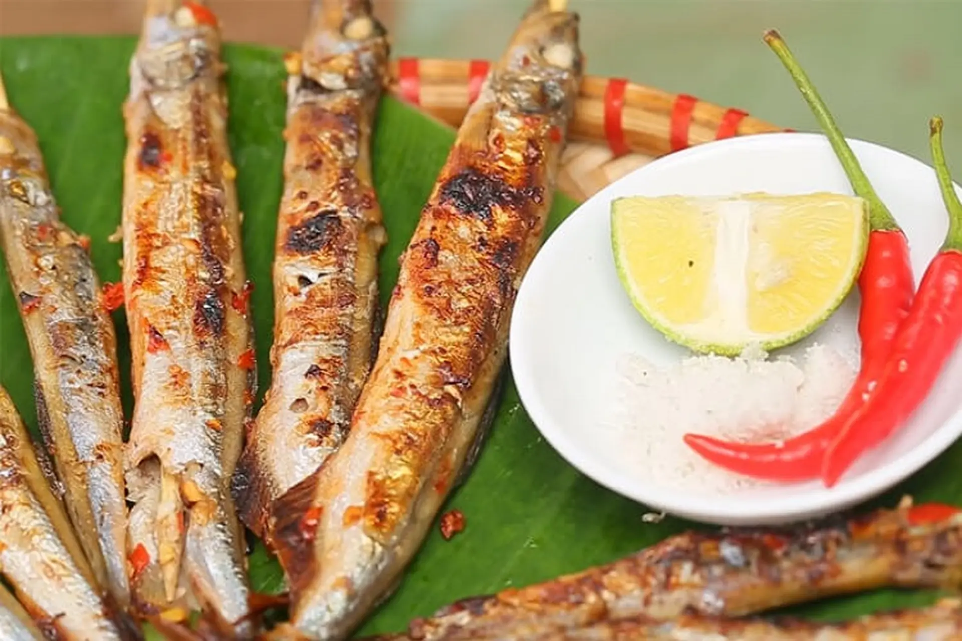 Học lỏm công thức làm cá trứng nướng muối ớt thơm ngon, béo ngậy, ai cũng mê