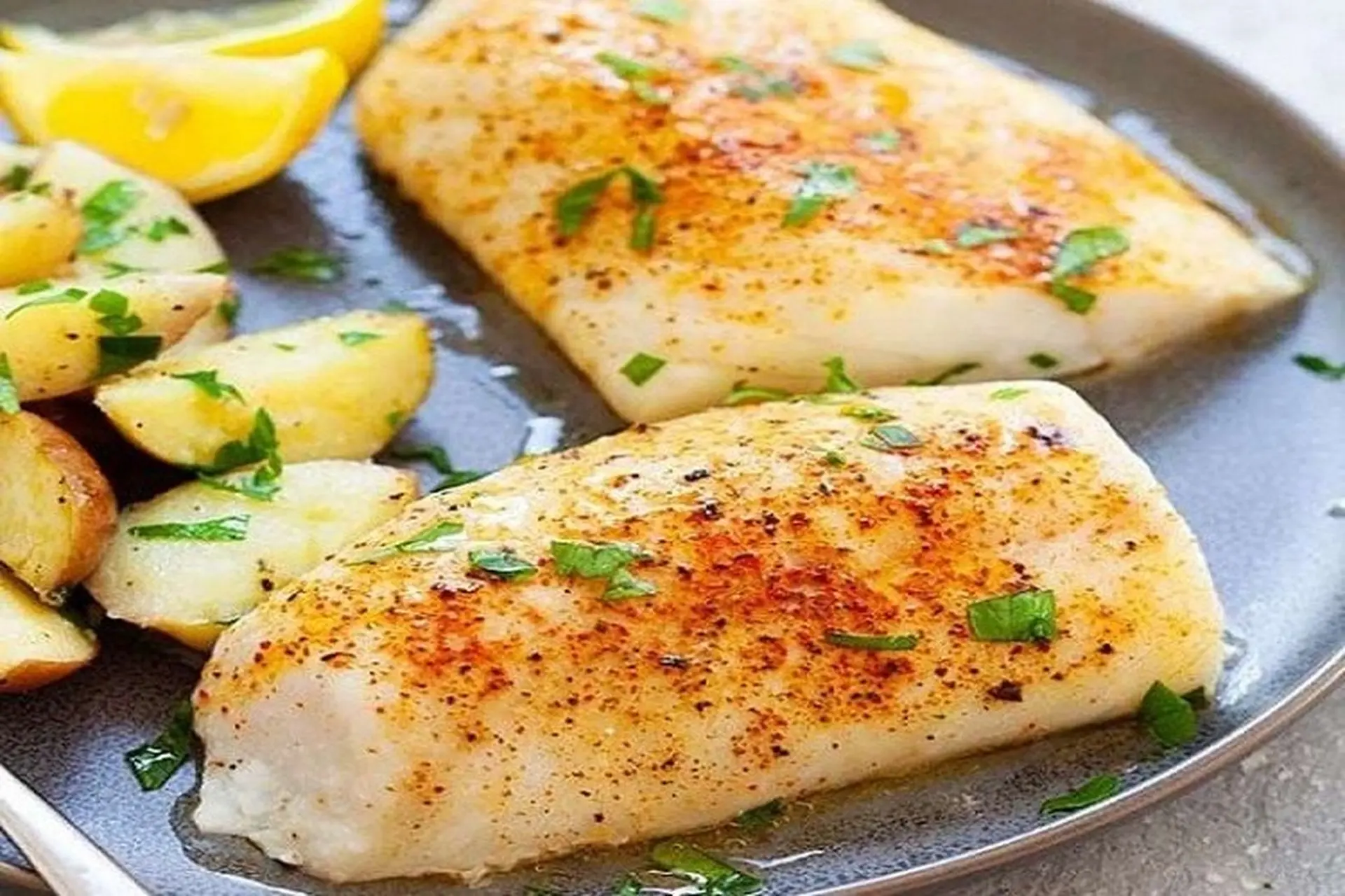 Chia sẻ 2 cách làm cá tuyết nướng muối và nướng sốt miso siêu ngon, chuẩn vị, đổi gió bữa ăn gia đình