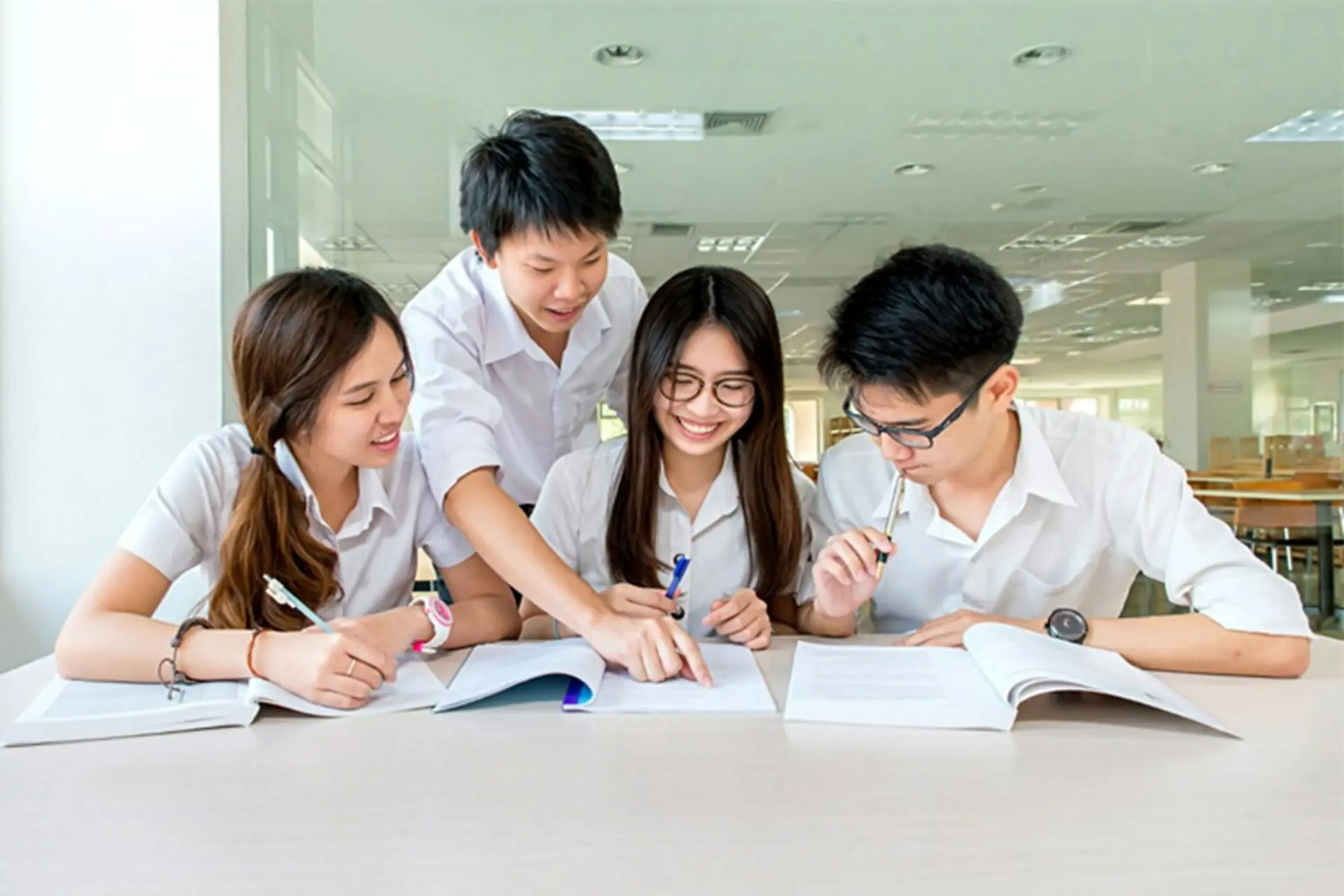 Khám phá các khóa học hè cho học sinh cấp 3 - Nâng cao kiến thức và kỹ năng phát triển toàn diện